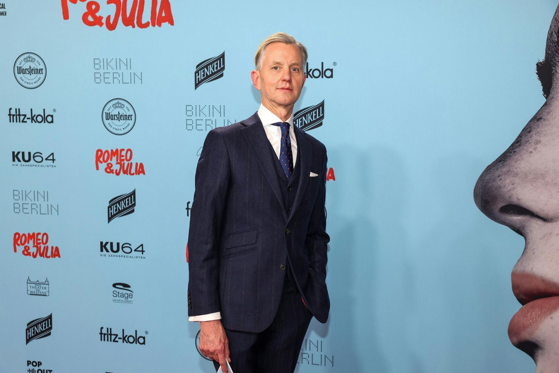 Sänger Max Raabe gab sich die Ehre bei der Premiere des neuen Peter-Plate-Musicals «Romeo & Julia - Liebe ist Alles».