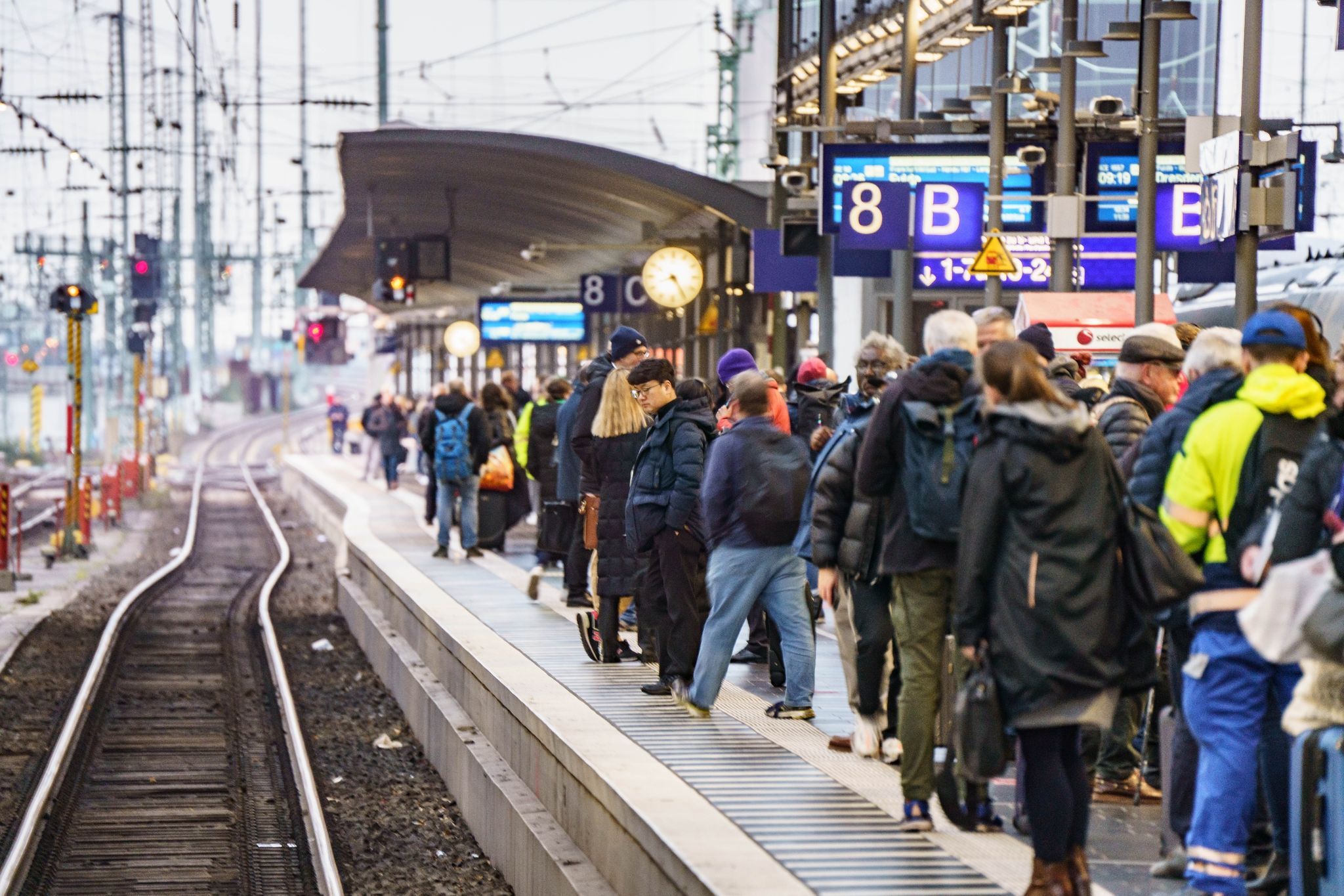 Superstreik Bei Bus, Bahn Und Am Flughafen: DAS Sind Ihre Rechte, Wenn ...