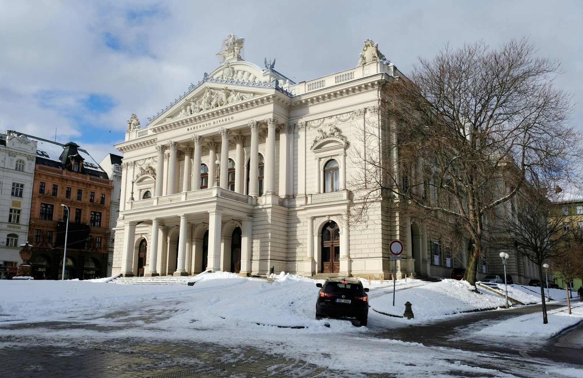 ARCHIV - Das Theater im tschechischen Brünn, das 1882 als Deutsches Theater eröffnet wurde.  