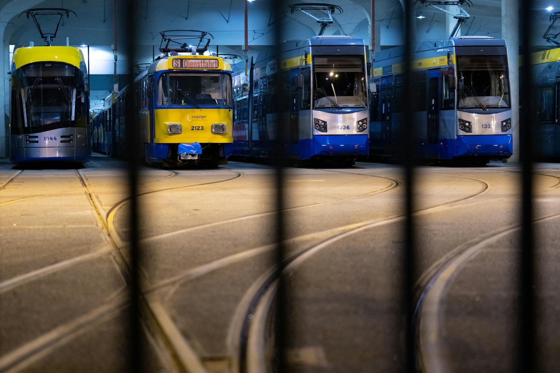 Straßenbahnen bleiben deutschlandweit in vielen Bundesländern im Depot. Der öffentliche Nahverkehr steht wegen des Streiks fast komplett still. Aber wie kommt man dann zur Arbeit?
