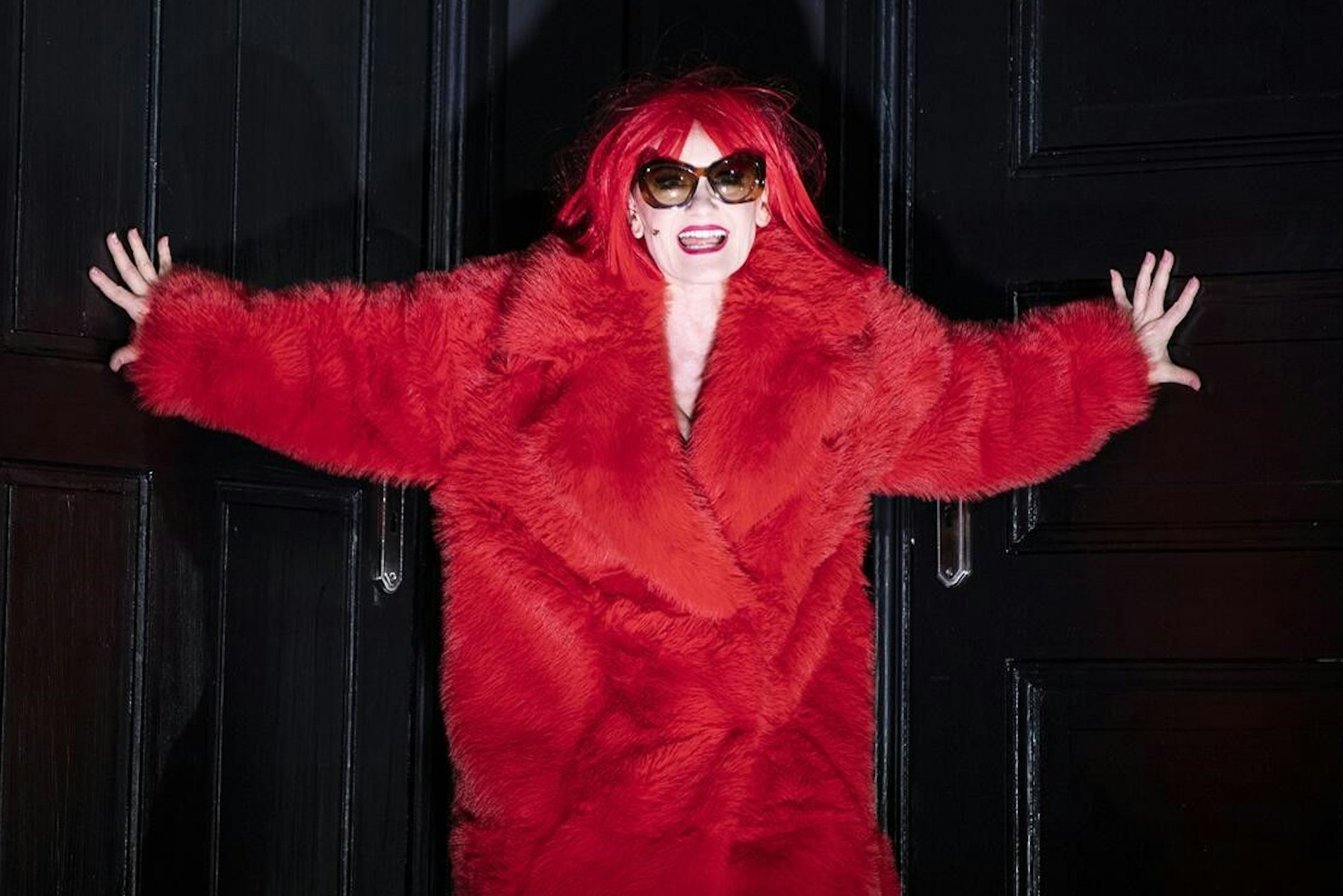 Ja, das ist Katharine Mehrling, in einer ihrer vielen Rollen bei Koskys Weill-Abend an der Komischen Oper.