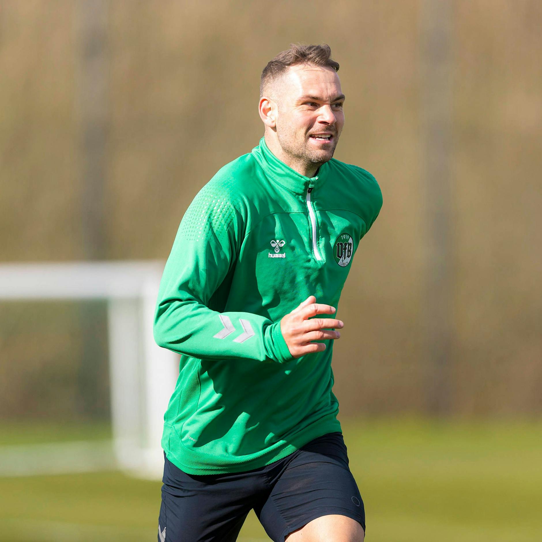 Karriere-Absturz für Ex-Hertha-Stürmer Lasogga: Aus der Wüste zurück, kein Klub, jetzt hält er sich beim Viertligisten fit