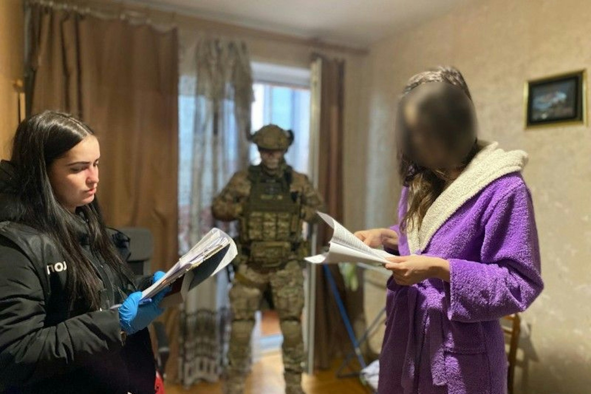 Die Frau wurde von der Polizei festgenommen.