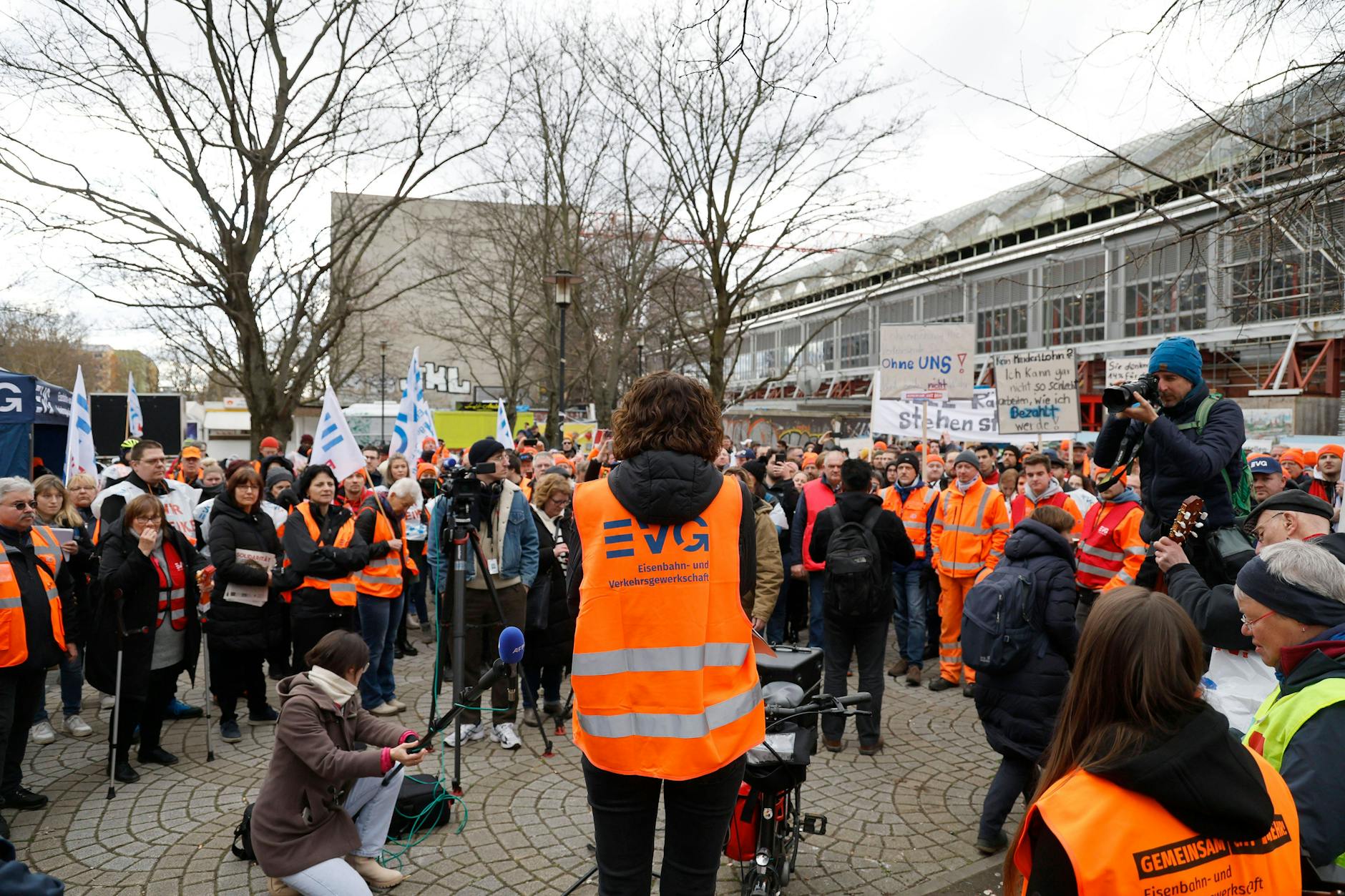 Kundgebung der EVG (Eisenbahn- und Verkehrsgewerkschaft) am Ostbahnhof in Berlin.