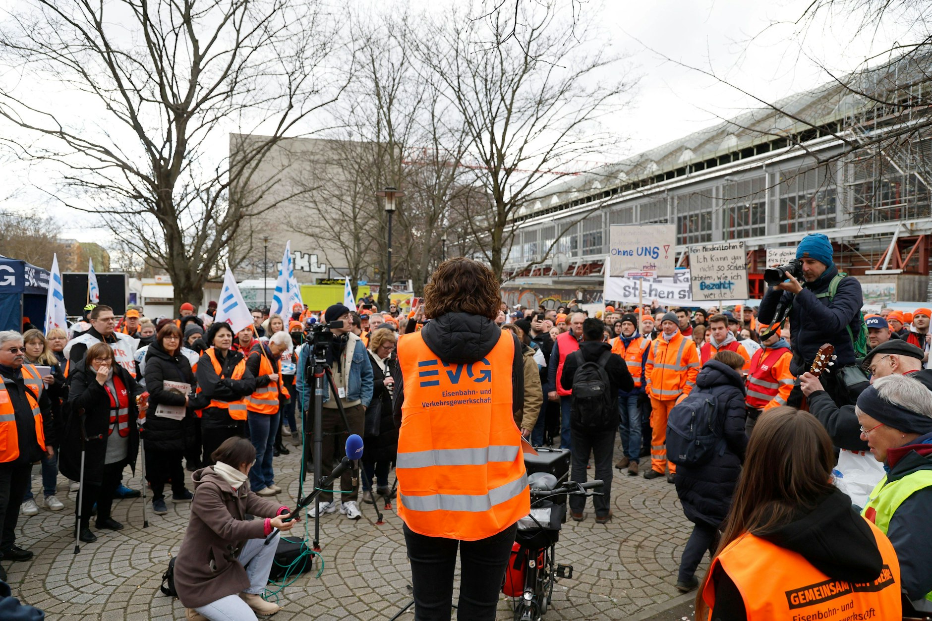 Kundgebung der EVG (Eisenbahn- und Verkehrsgewerkschaft) am Ostbahnhof in Berlin.
