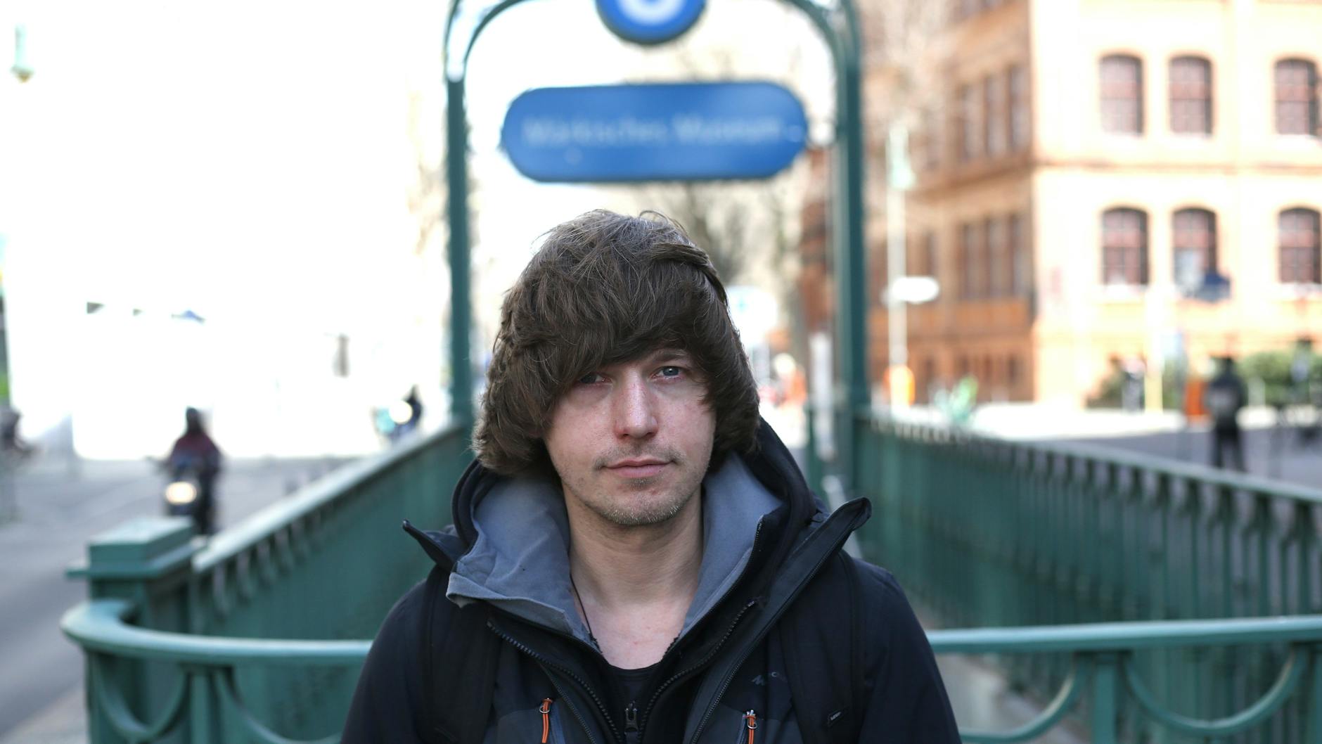 Die S-Bahn fährt nicht, die U-Bahnen sind überfüllt: Am Mega-Streiktag ist Fritz Strehle (39) aus Mitte lieber ein paar Kilometer zur Arbeit gelaufen.