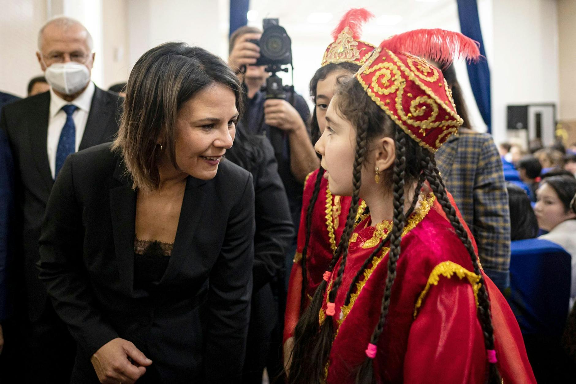 Außenministerin Annalena Baerbock (Bündnis 90/Die Grünen) besucht bei ihrer Reise nach Kasachstan und Usbekistan die Schule Nr. 60.