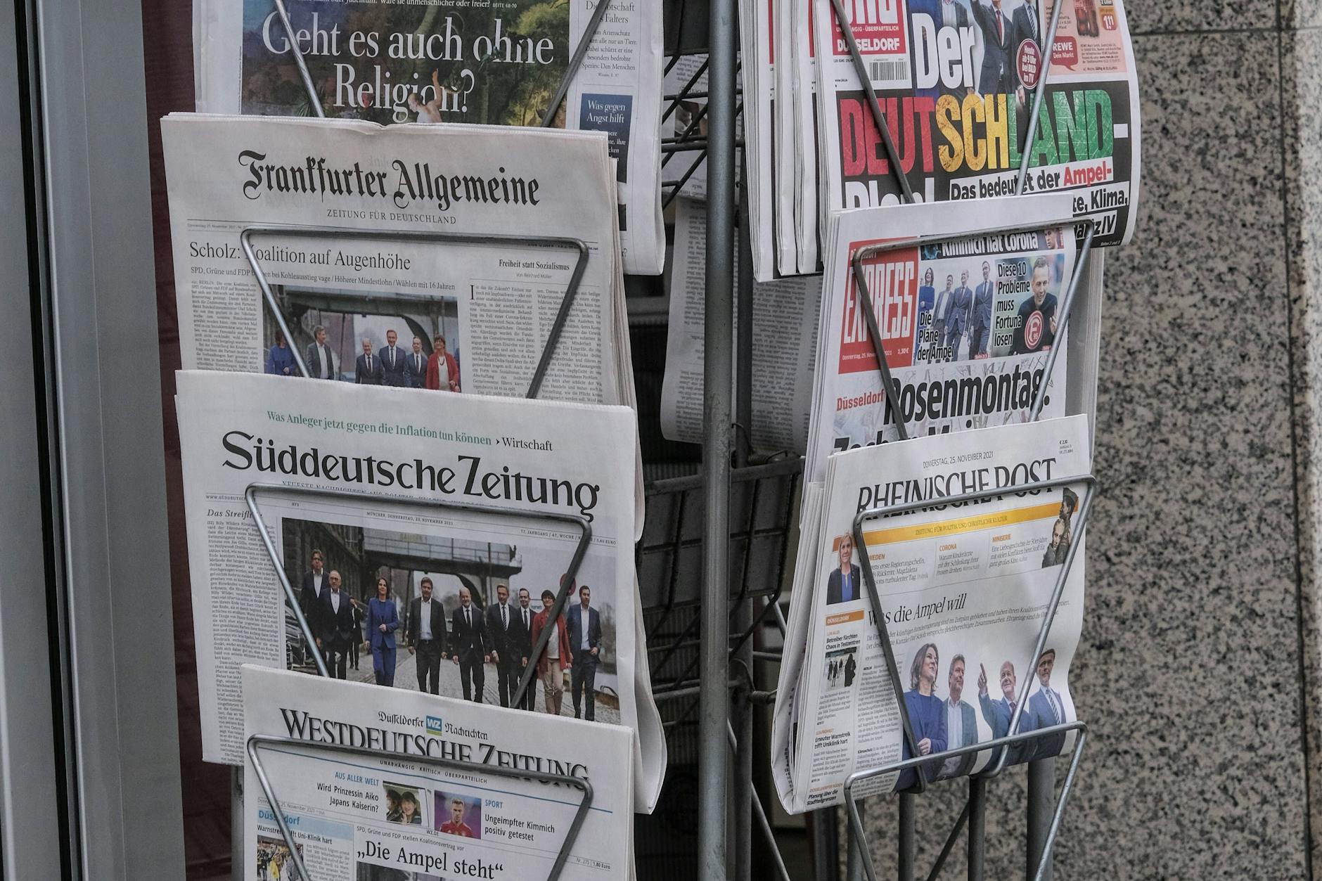 Bei Boulevardmedien sind die Geschichten und Schlagzeilen emotionaler und größer. 