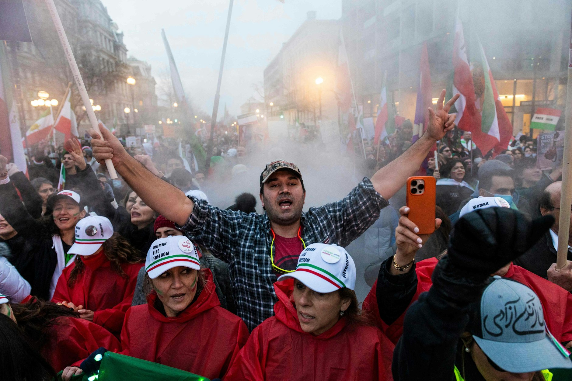 Demonstranten protestieren in Washington D.C. gegen das Mullah-Regime im Iran.&nbsp;