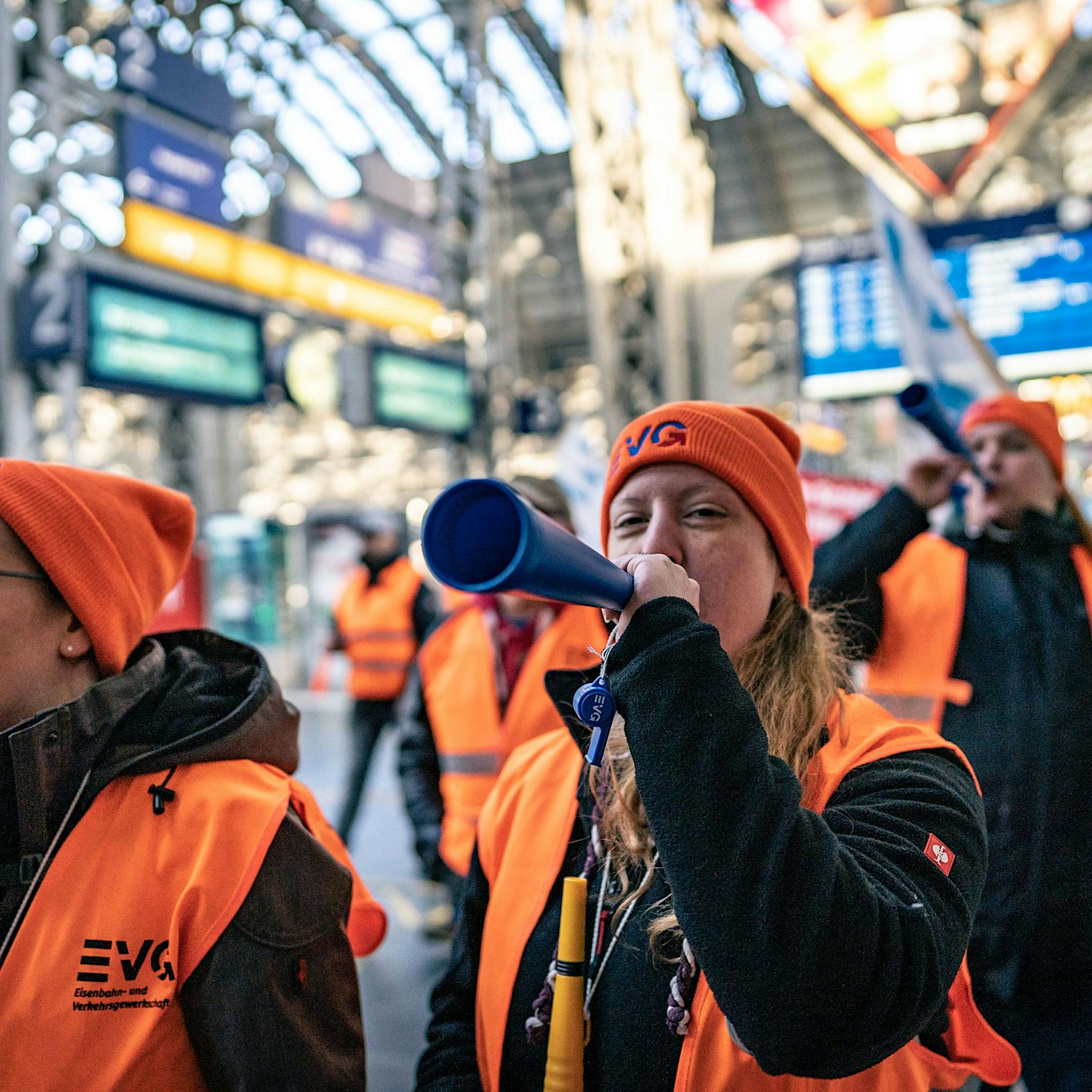 Streik-Newsblog: Berliner S-Bahnen fahren wieder, Eisenbahner planen Demo