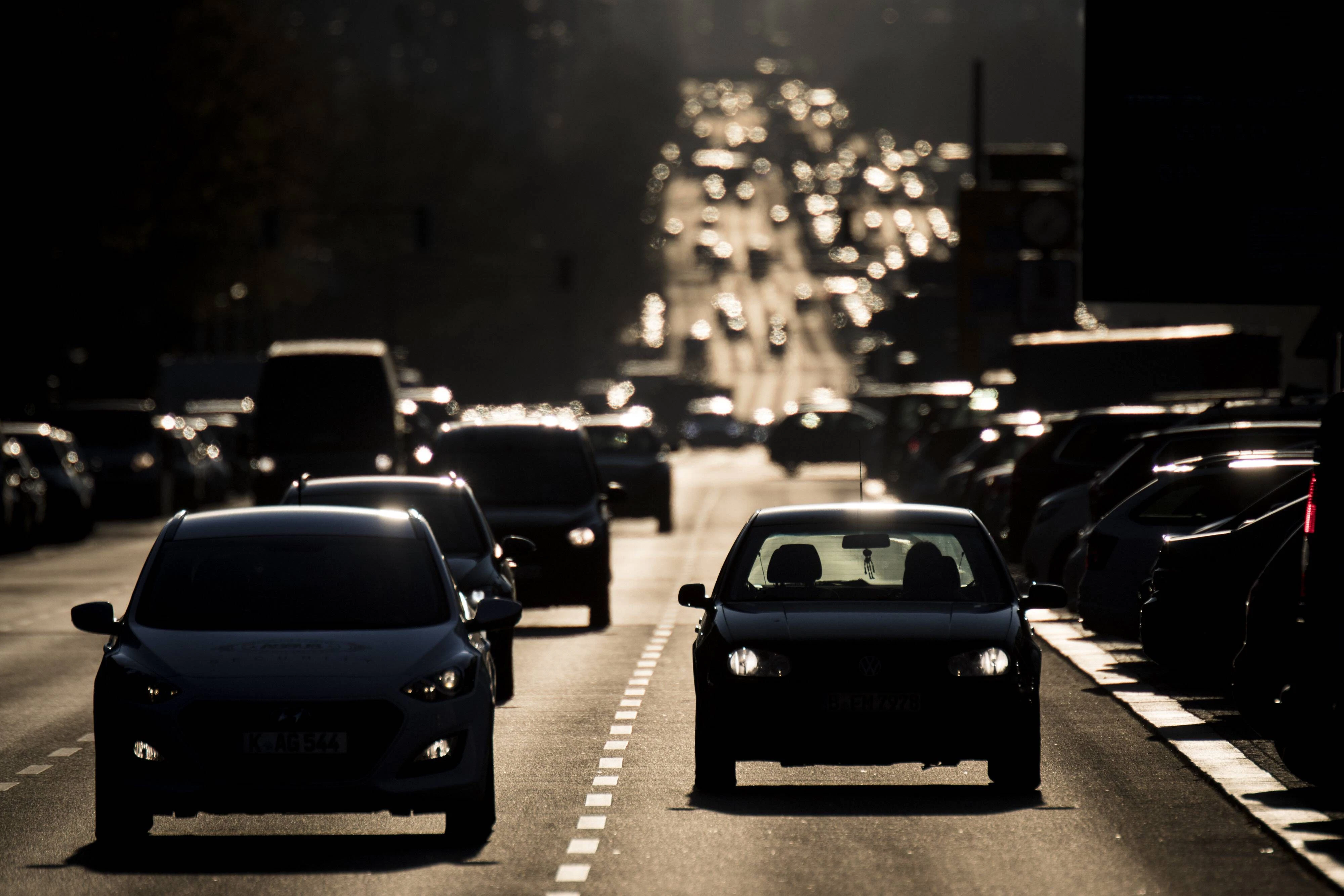 Straßenszene auf der Bismarckstraße, eine der Hauptverkehrsadern Berlins