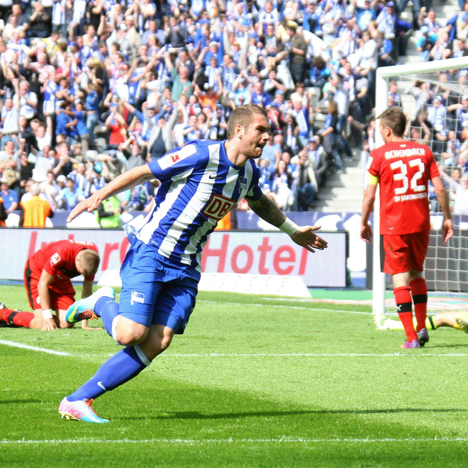 Pierre-Michel Lasogga half zweimal beim Wiederaufstieg von Hertha BSC 2011 und 2013 mit.