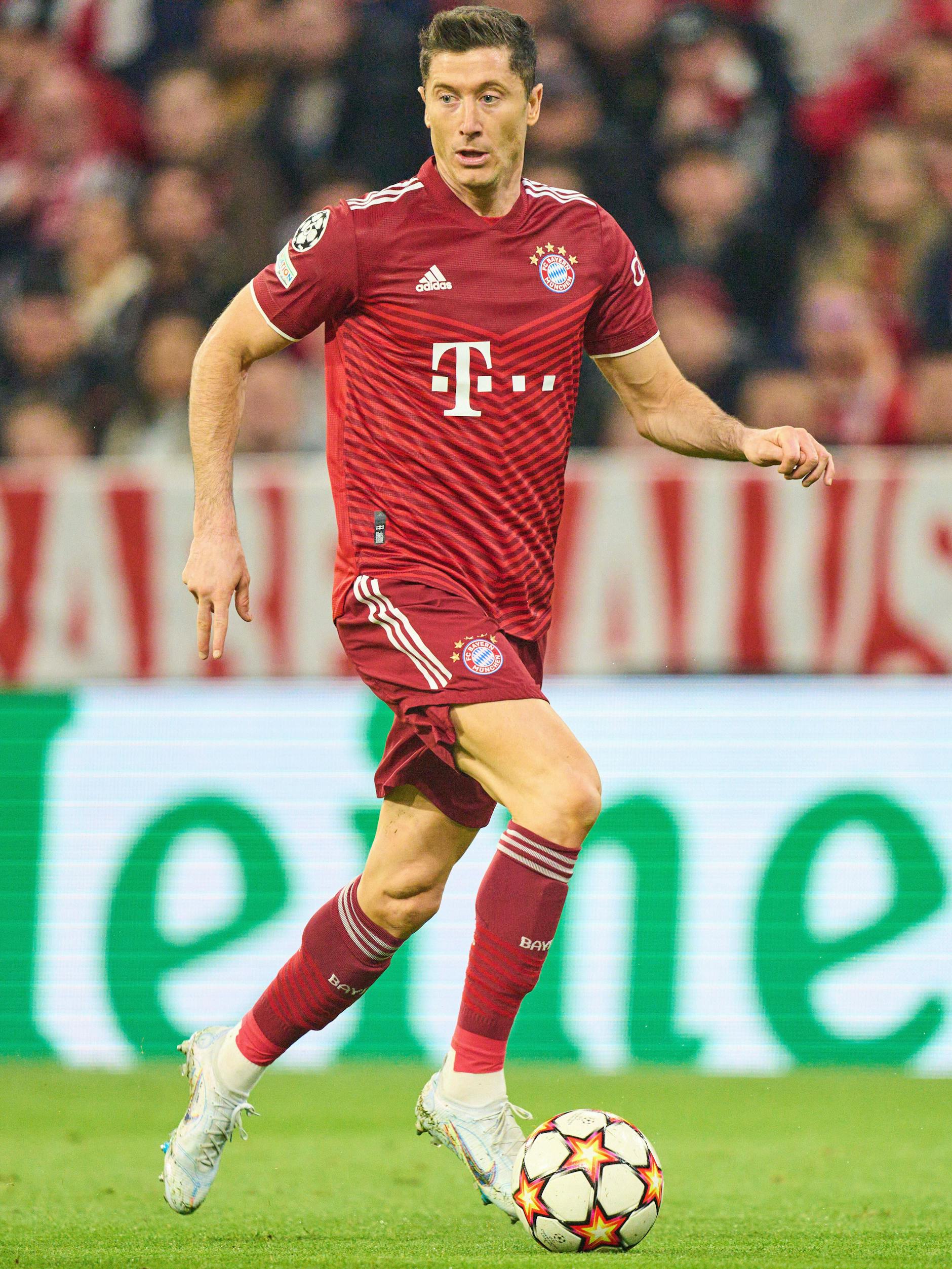 Eine Ansicht, die FC-Bayern-Fans wehtut: als der Pole noch bei Bayern spielte