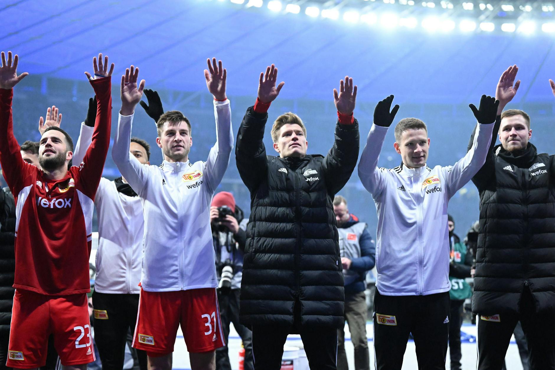 Lennart Grill (r.) wird auch in der nächsten Saison Herausforderer von Union-Stammtorhüter Frederik Rönnow sein.