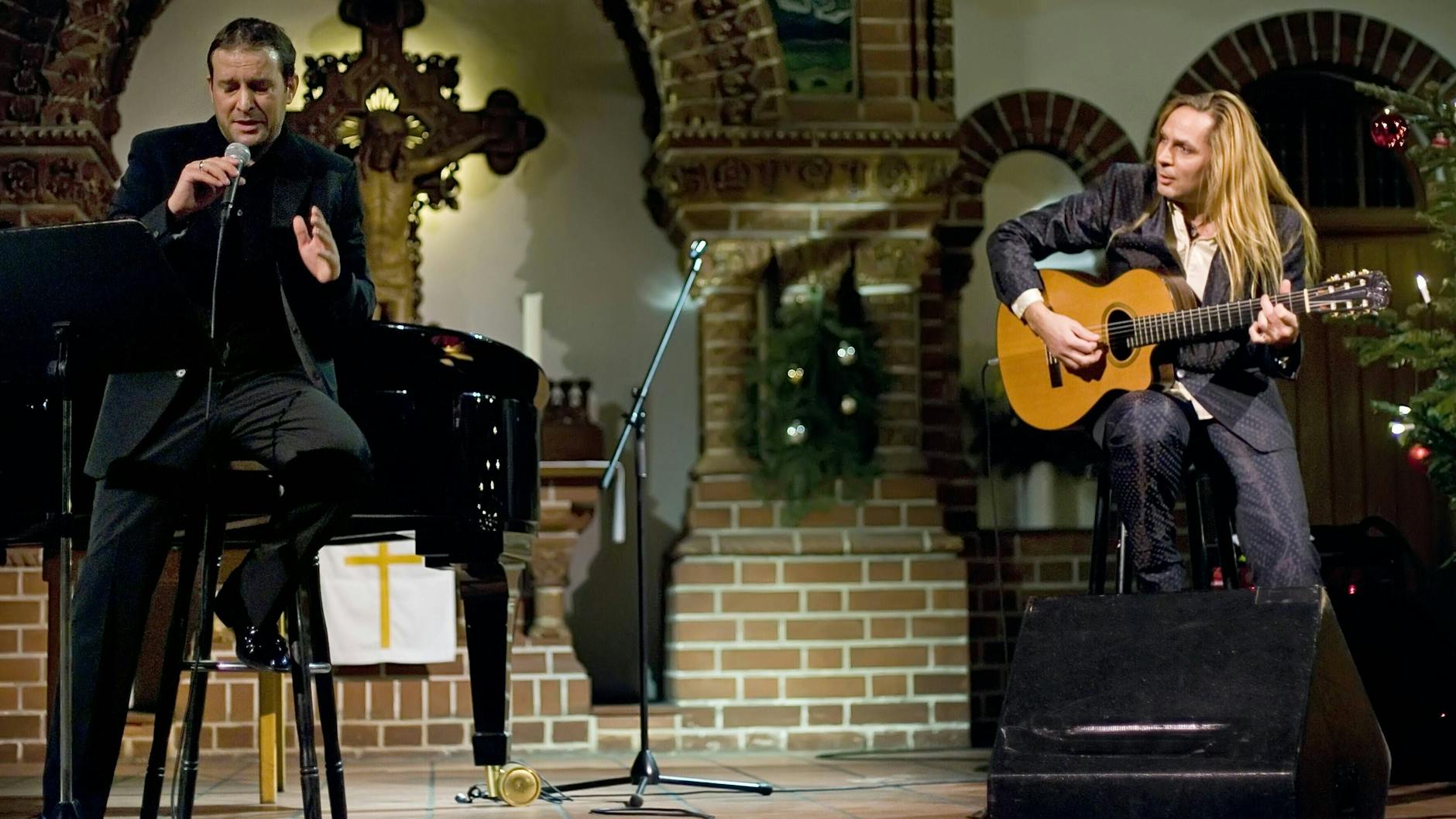 Bjoern Casapietra und sein Halbbruder Uwe Hassbecker bei einem gemeinsamen Konzert in der Berliner Passionskirche (2006)