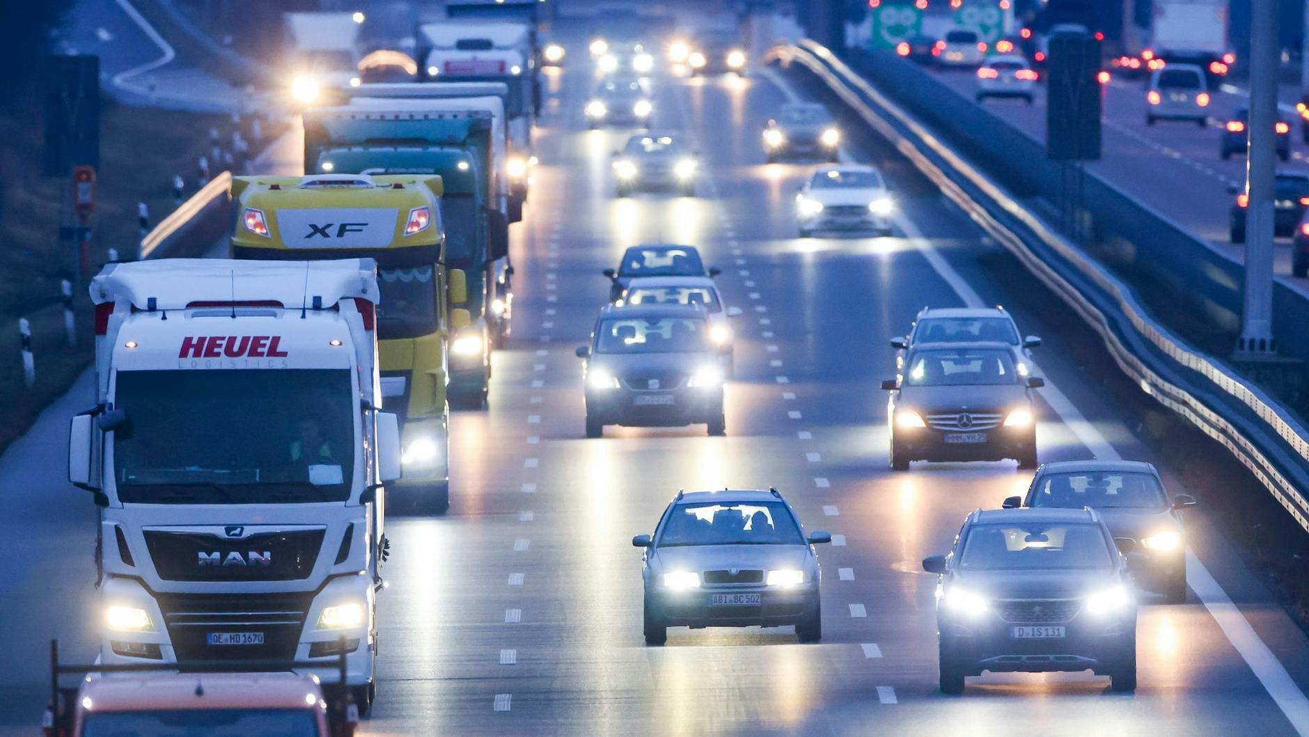 Fürs Klima: Die Mehreinnahmen der Lkw-Maut sollen den Schienenausbau finanzieren.
