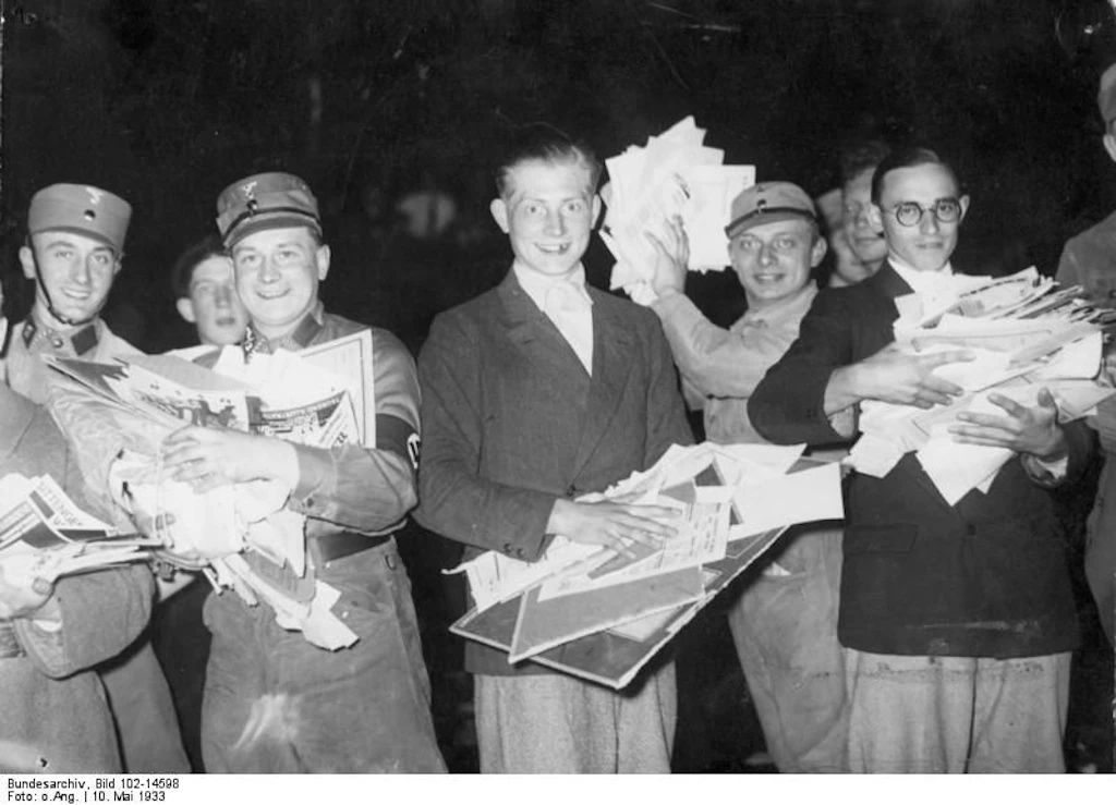 Heute vor 90 Jahren: Als man in Berlin Kästner, Marx und Mann als „undeutsch“ verbrannte