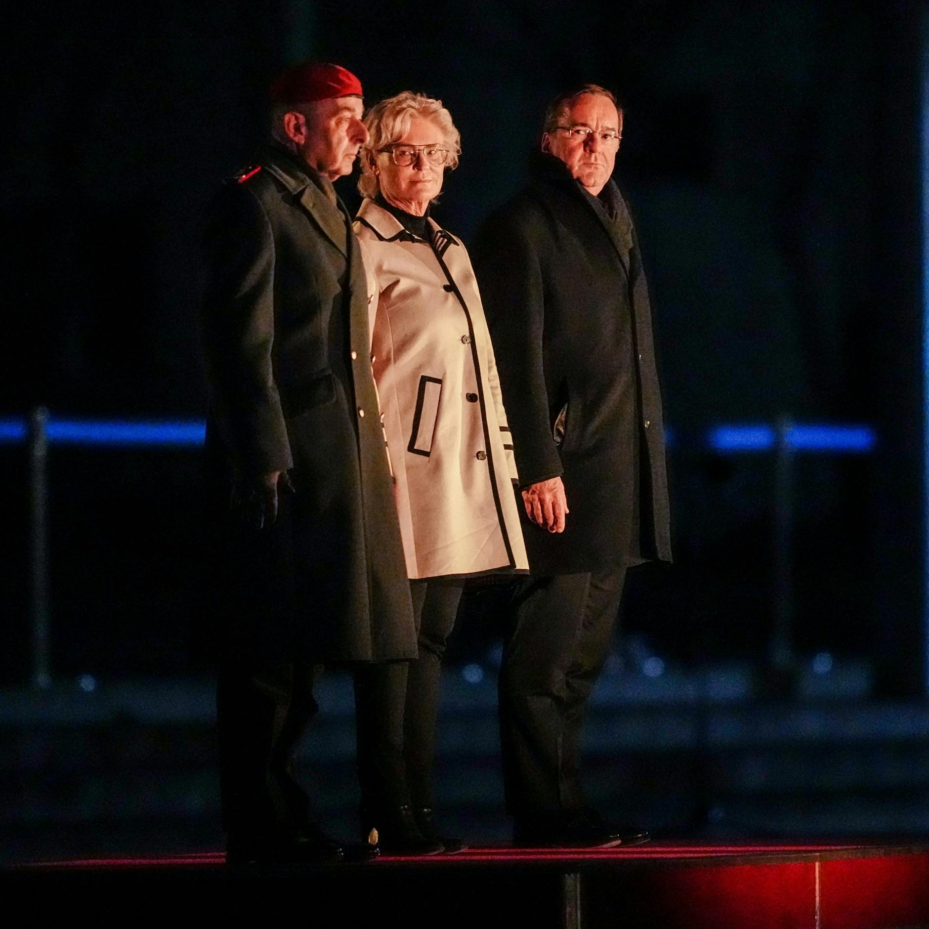 Image - Nach Rücktritt: Bundeswehr hat Lambrecht mit Großem Zapfenstreich verabschiedet