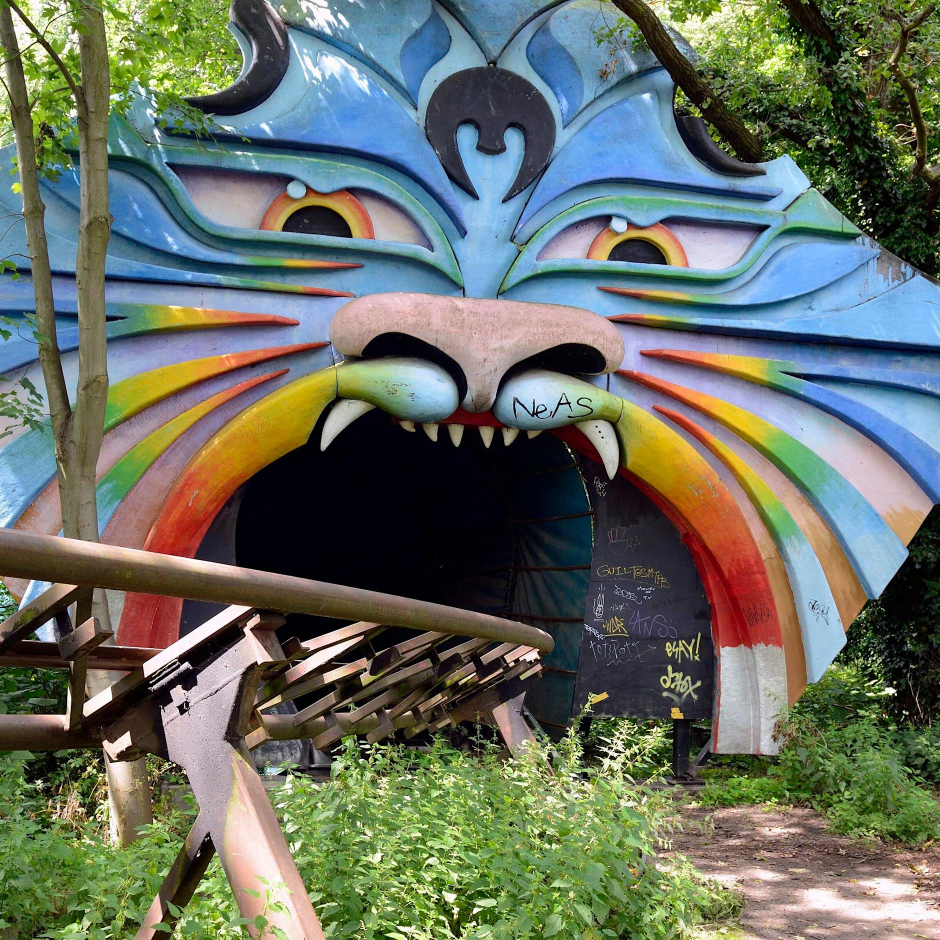 Kein Scherz: Im stillgelegten Spreepark gibt es Kurse gegen Spinnen-Angst – und der Park öffnet wieder für Besucher!