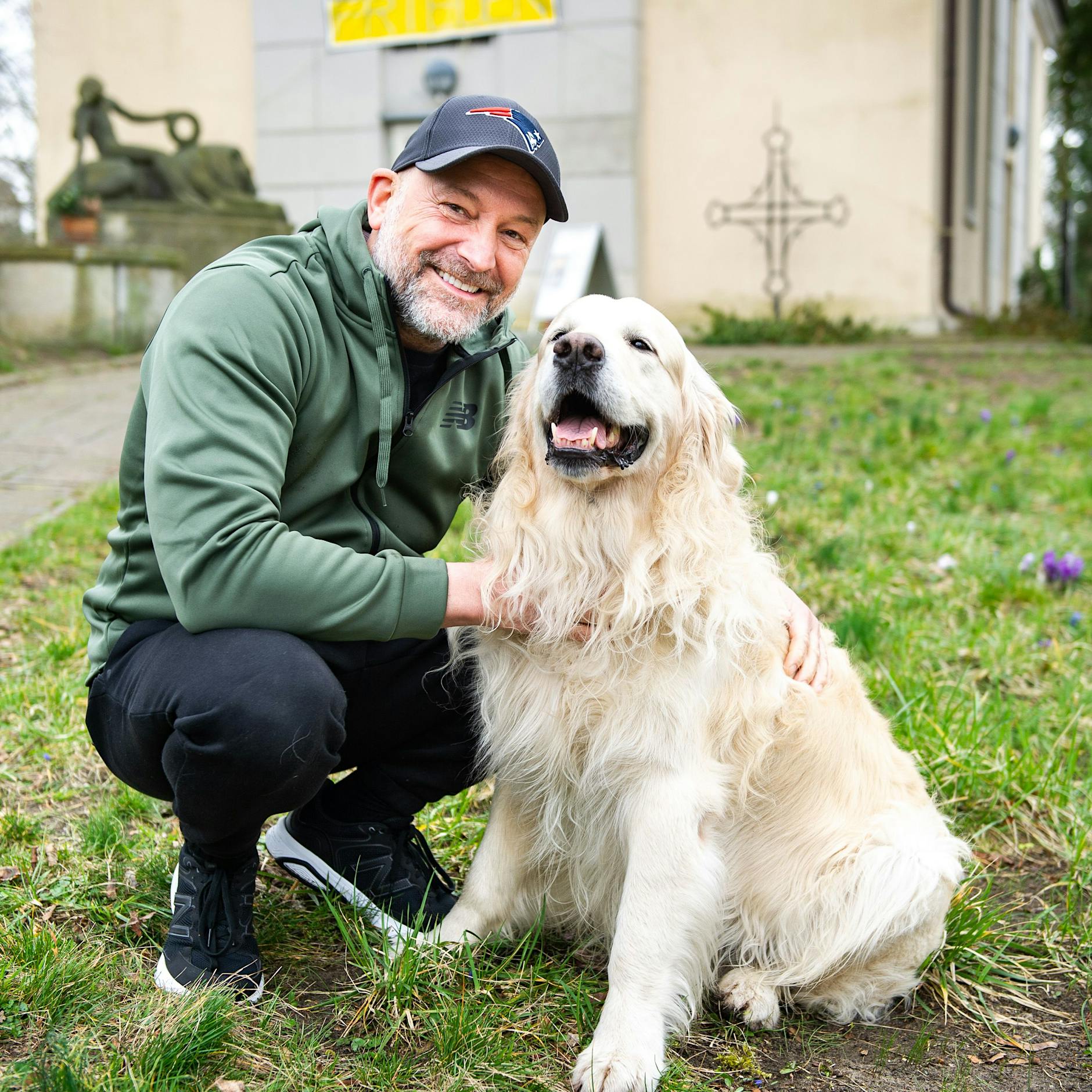 Der Halbbruder des Silly-Rockers Uwe Hassbecker: Björn Casapietra singt sich in einer Kirche in seine Kindheit zurück
