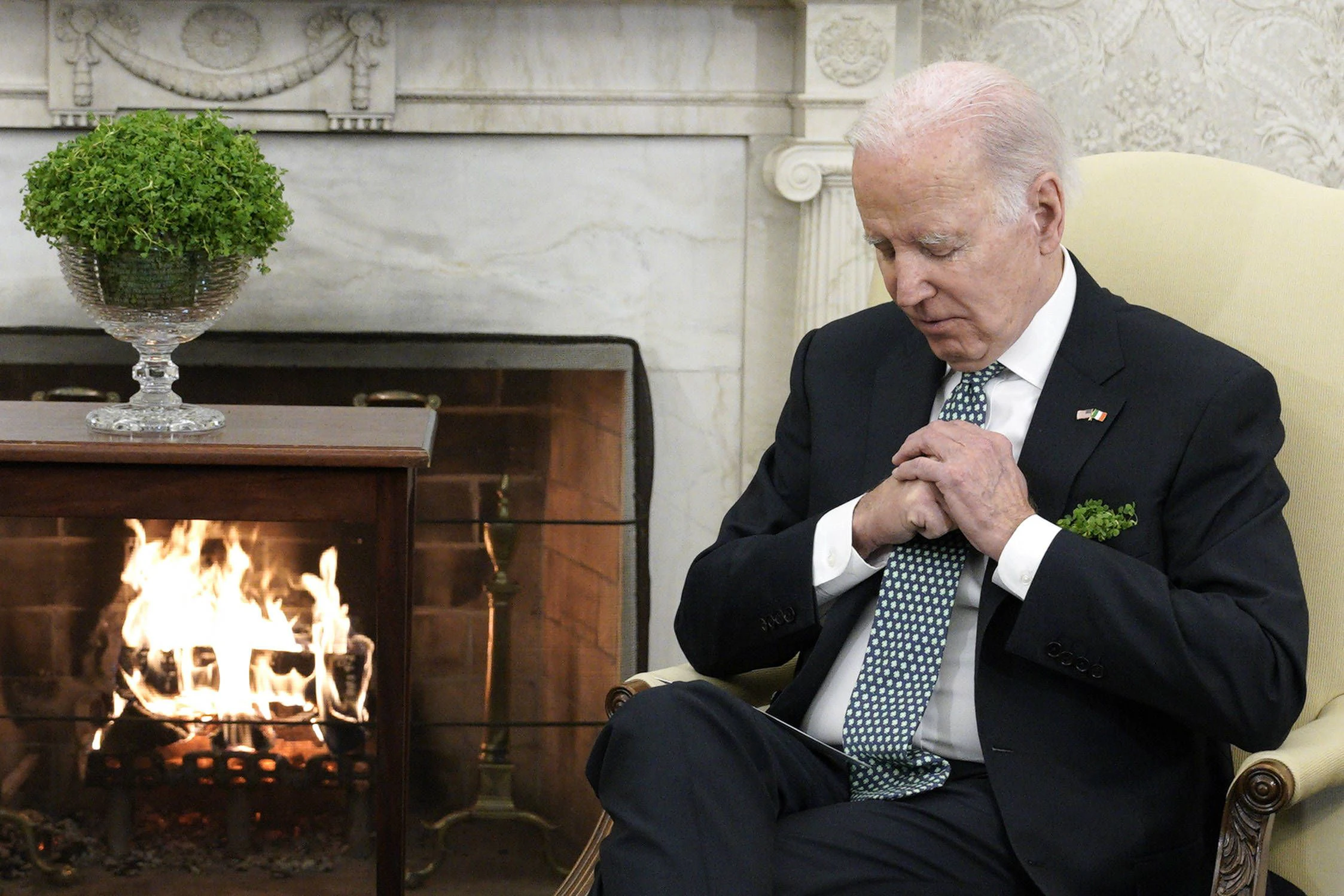 Der 46. Präsident der Vereinigten Staaten, Joe Biden, im Oval Office: Er sieht müde aus.