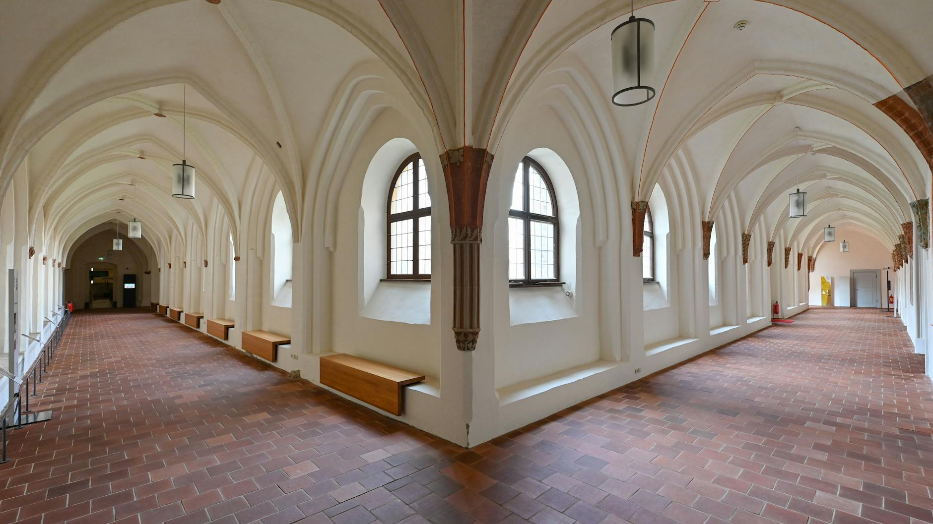 Der Kreuzgang im Kloster Neuzelle. Die 1268 gegründete Klosteranlage Neuzelle wird seit Jahrzehnten saniert und für Besucher erschlossen.