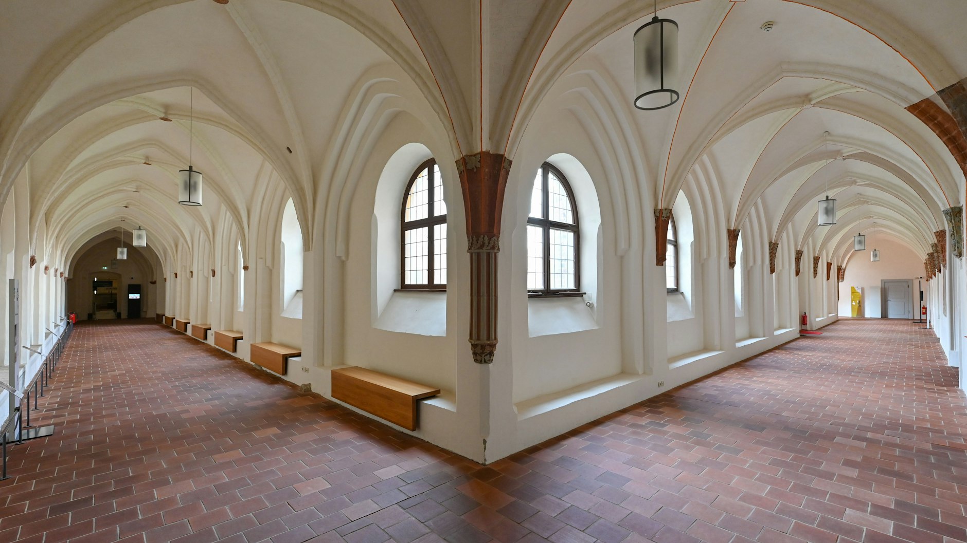 Der Kreuzgang im Kloster Neuzelle. Die 1268 gegründete Klosteranlage Neuzelle wird seit Jahrzehnten saniert und für Besucher erschlossen.