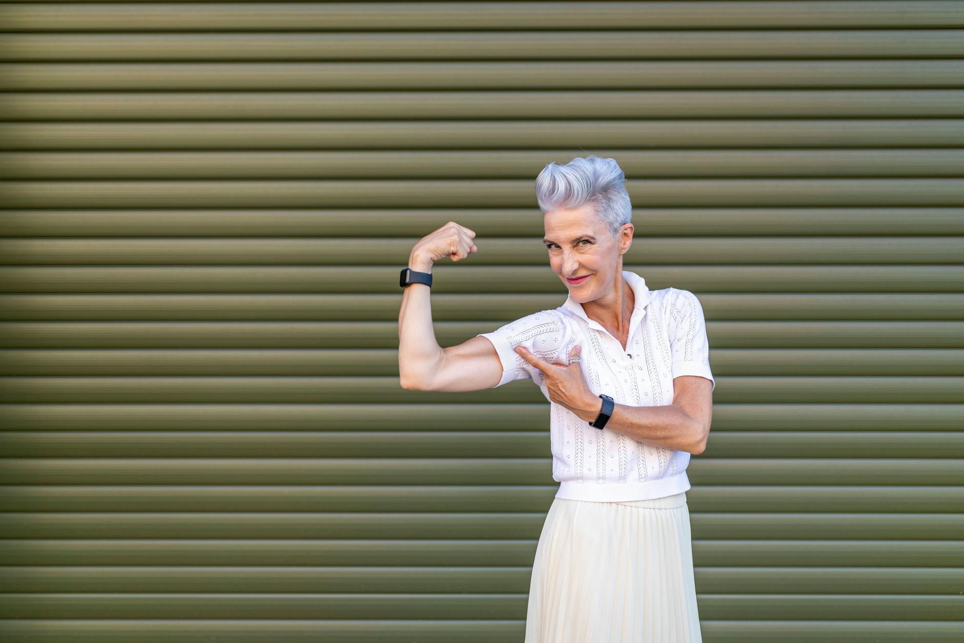 Wer Muskeln hat, kriegt keine Schwabbelhaut – und hält sich dabei jung.