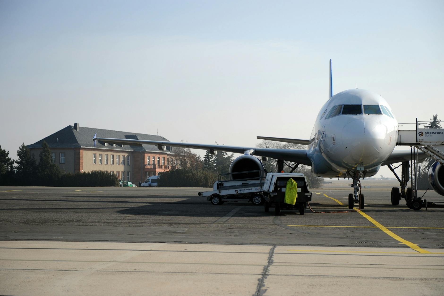 Blick auf das Generalshotel am Flughafen Schönefeld, in dem die DDR-Führung einst ihre Staatsgäste empfing. Hier eine Aufnahme aus dem Jahr 2011.