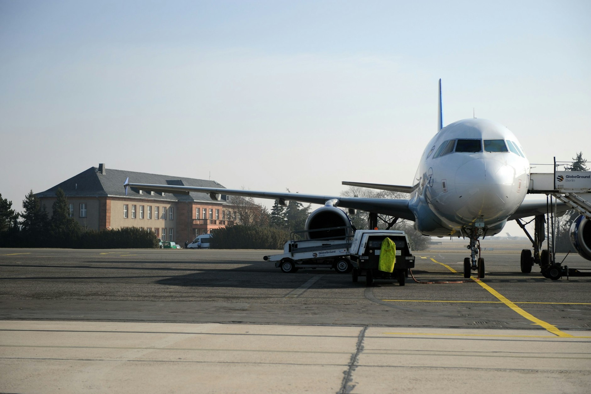 Blick auf das Generalshotel am Flughafen Schönefeld, in dem die DDR-Führung einst ihre Staatsgäste empfing. Hier eine Aufnahme aus dem Jahr 2011.