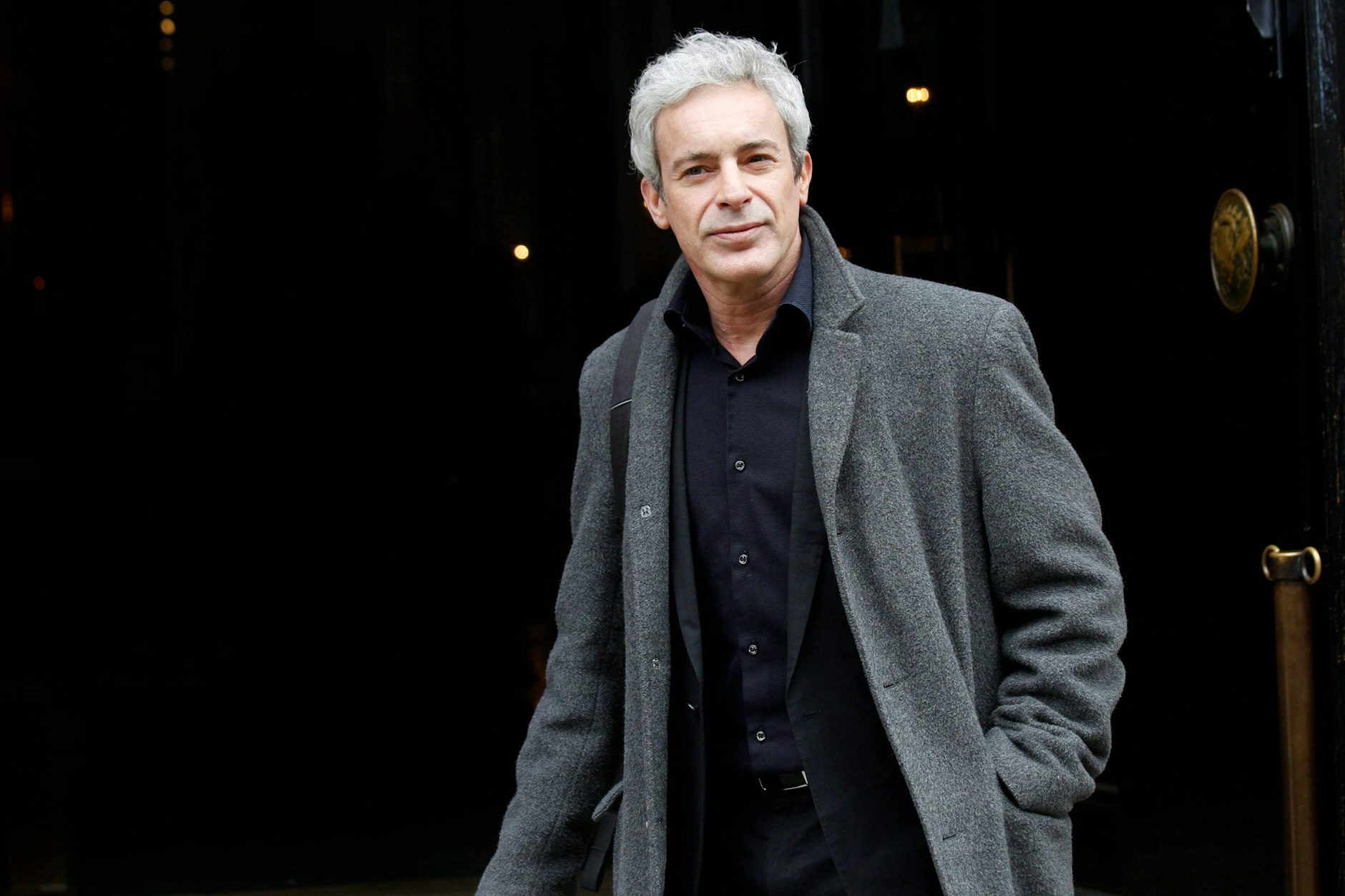 In der beliebten TV-Serie „Kommissar Rex“ spielte sich Gedeon Burkhard in die Herzen vieler Fernsehzuschauer. Privat fliegen dem Schauspieler gerade zwei Herzen zu.