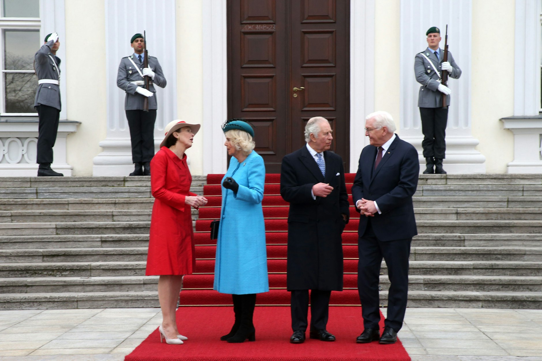 Unter Freunden: Die Visite in Deutschland ist der erste internationale Staatsbesuch ihrer Regentschaft. Gekrönt wird Charles übrigens erst am 6. Mai.