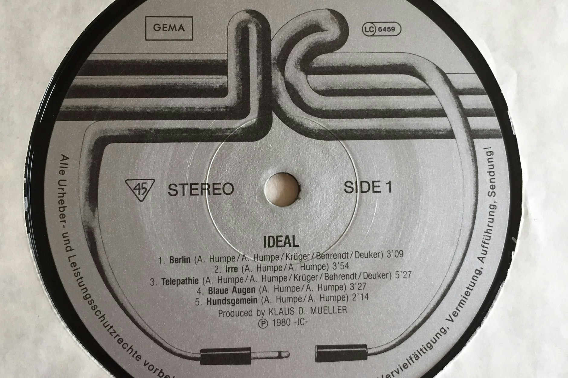 Das Debütalbum von Ideal aus dem Jahr 1980, hier Seite 1, ist ein Klassiker der Neuen Deutschen Welle.