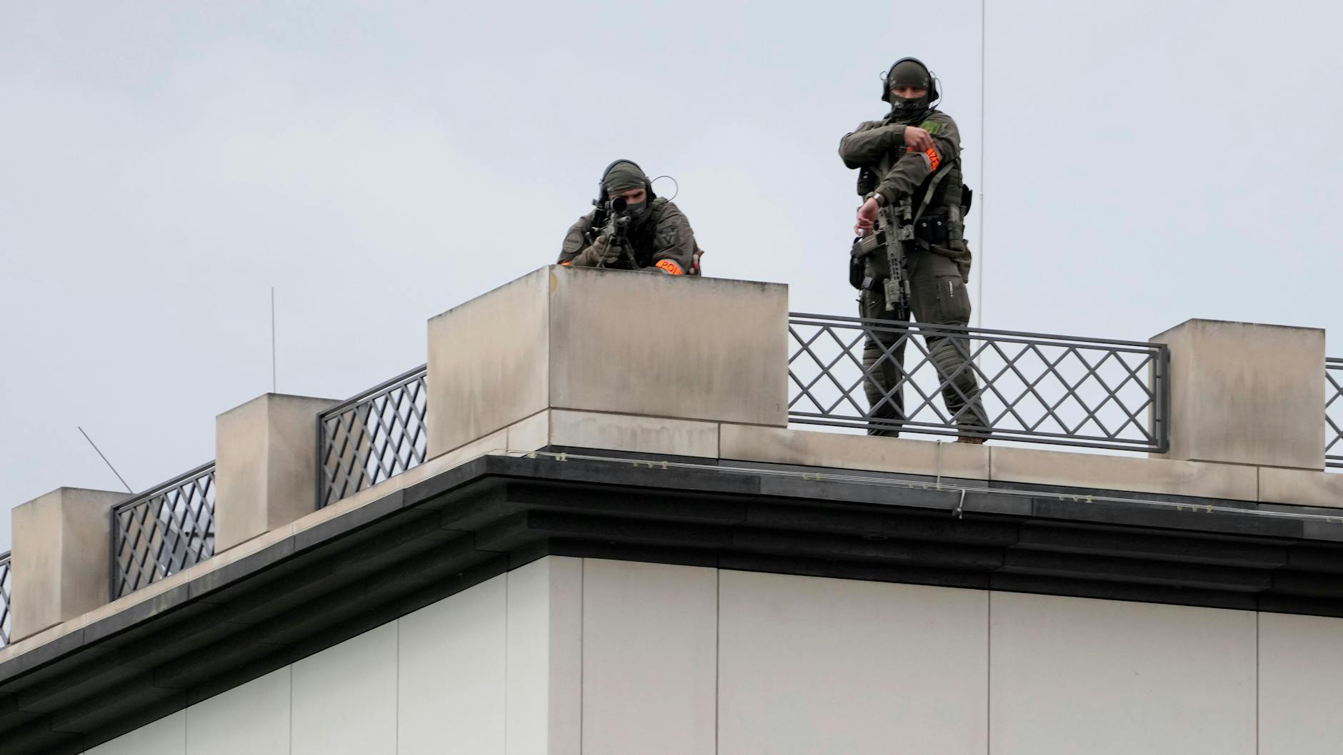 Bei einem Staatsbesuch wird in Sachen Sicherheit nichts dem Zufall überlassen. Für die Polizei in Berlin bedeutet der Besuch von Charles einen Großeinsatz. 