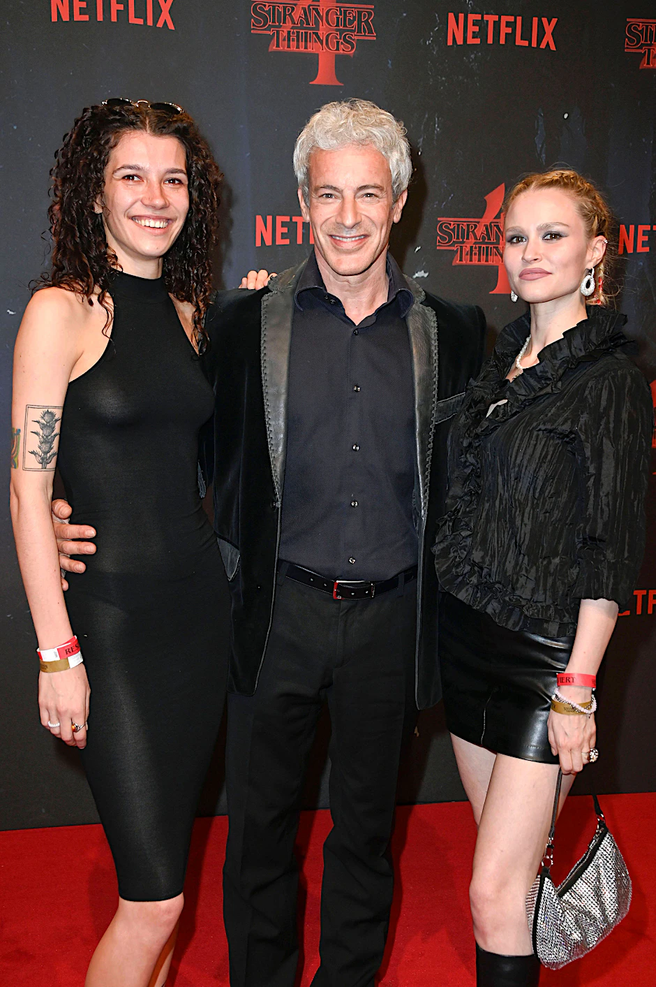 Der Berliner Schauspieler Gedeon Burkhard mit&nbsp;Sascha Veduta (l.) und Ann-Britt Dittmar.