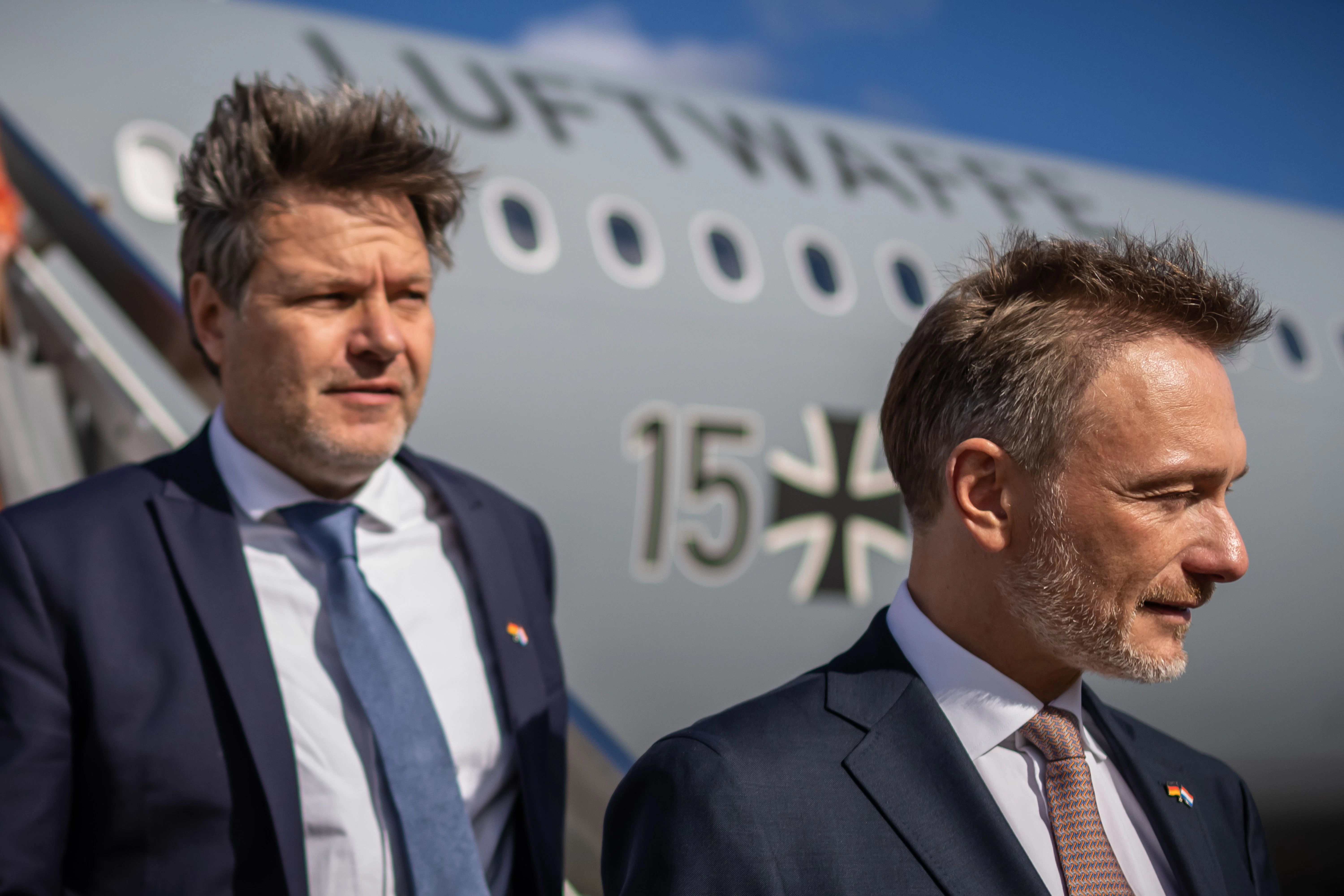 Zwei müde Politiker: Robert Habeck und Christian Lindner am 27.3.2023 bei einem Staatsbesuch in den Niederlanden.