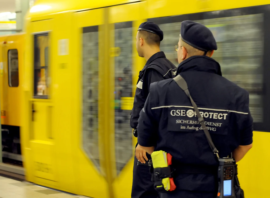 Bericht: Mitarbeiter werfen der BVG Homophobie und Mobbing vor