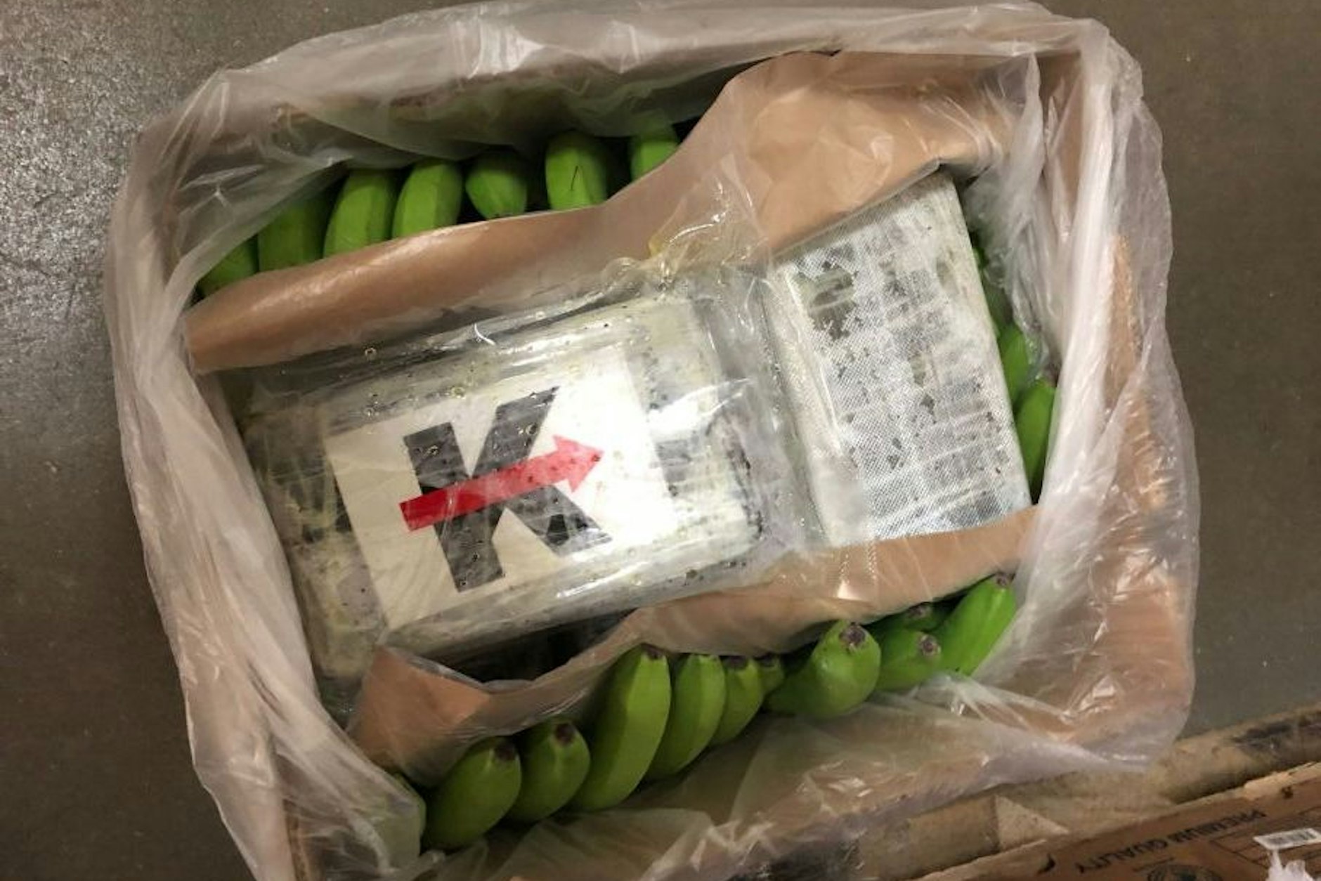 K wie Kokain: Eine Bananenkiste mit Rauschgift.