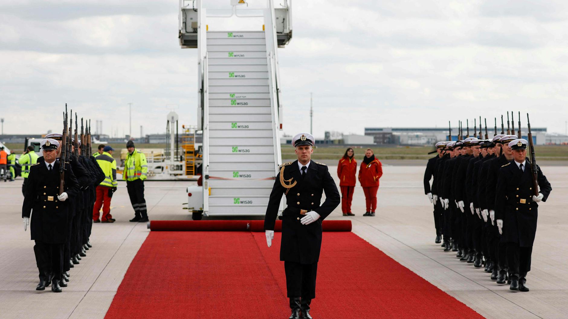 Wachbataillon am Flughafen in Schönefeld. 