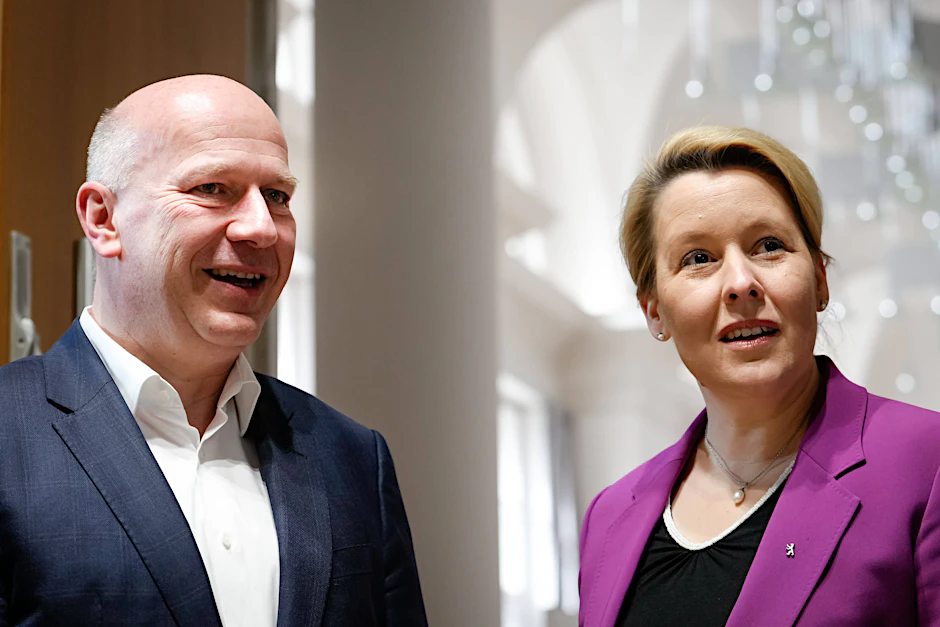 Die Regierende Bürgermeisterin von Berlin und SPD-Vorsitzende Franziska Giffey mit dem Berliner CDU-Chef Kai Wegner.