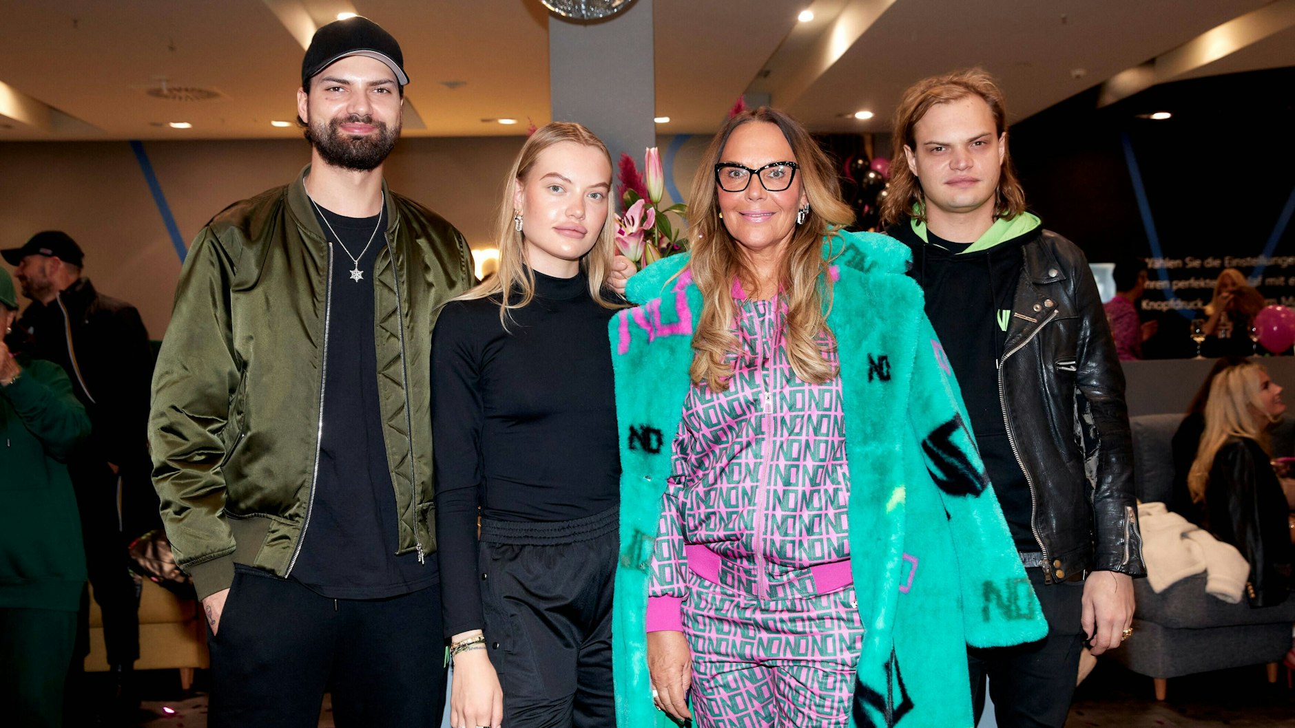 Natascha Ochsenknecht und ihre Kinder Wilson, Jimi Blue und Cheyenne präsentieren ihr Leben in der Doku-Soap „Diese Ochsenknechts“.