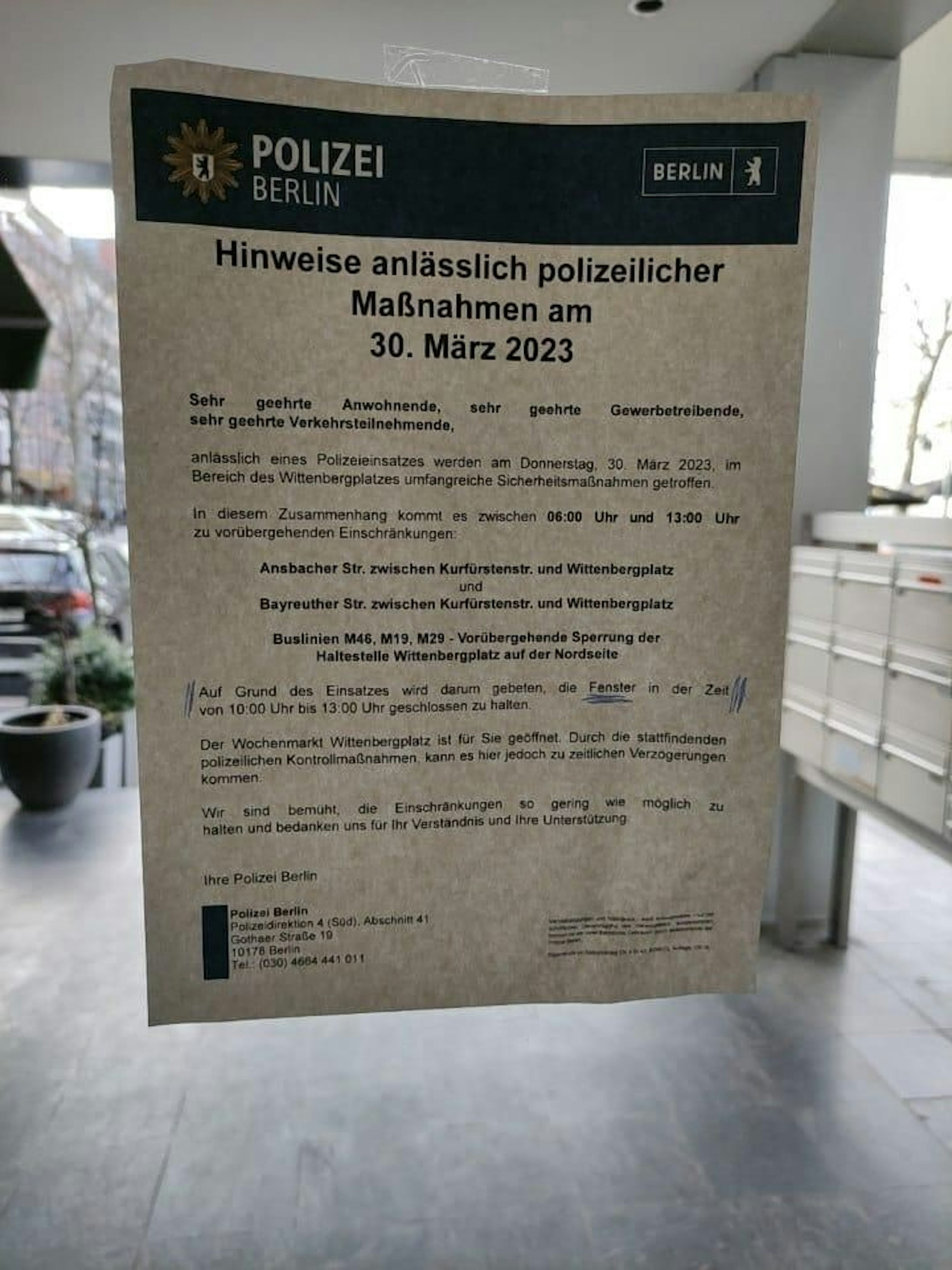 Ein Aushang der Polizei am Wittenbergplatz.