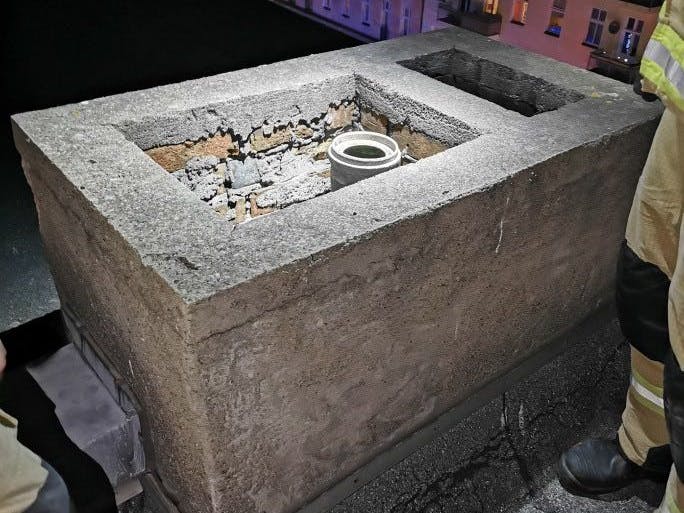 Der Ungar (36) war in diesen Schornstein gestürzt.