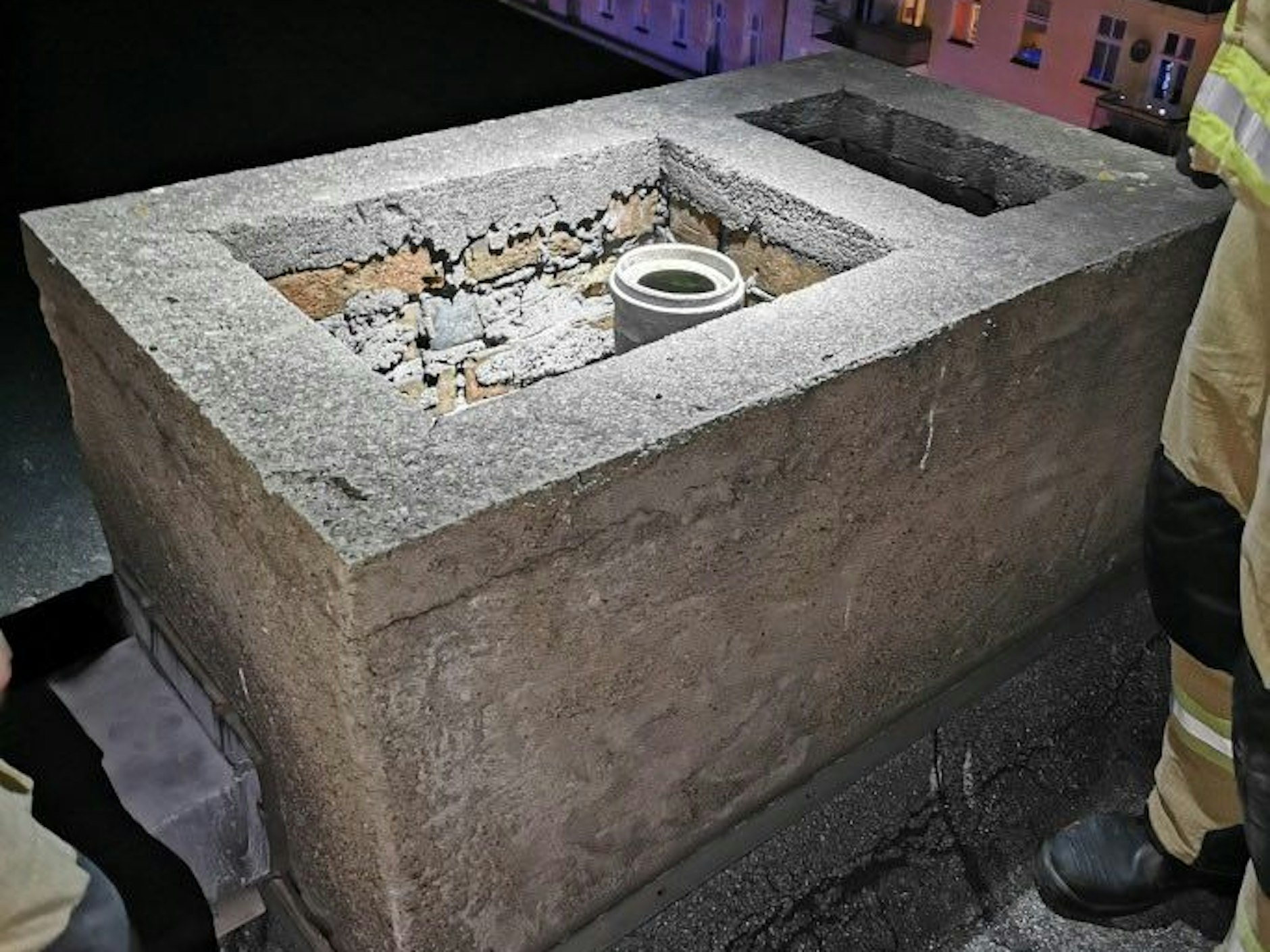 Der Ungar (36) war in diesen Schornstein gestürzt.