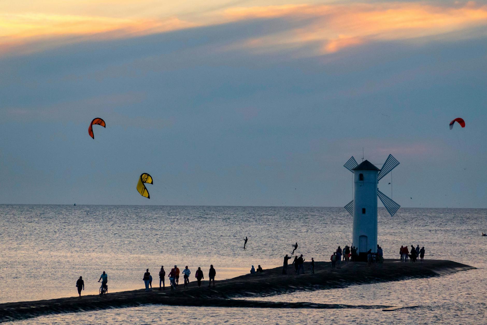 Blick auf den Leuchtturm Mühlenbacke im polnischen Swinemünde
