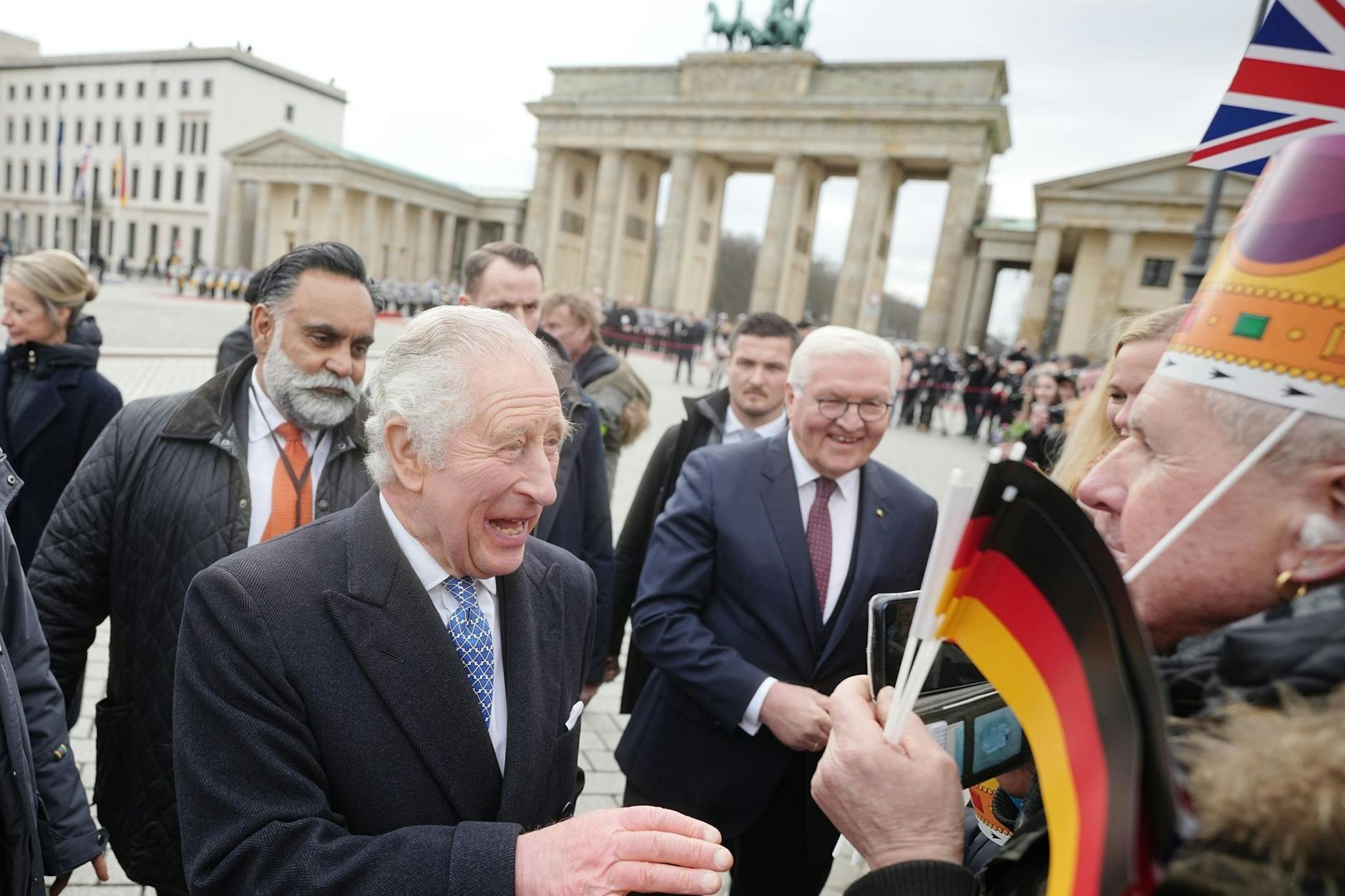 Hello again! Charles III: besucht Deutschland, zum 41. Mal und zum ersten Mal als König.