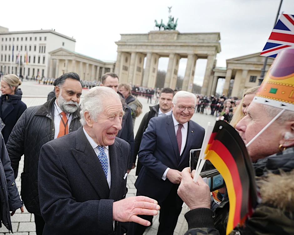 Hello again! Charles III: besucht Deutschland, zum 41. Mal und zum ersten Mal als König.