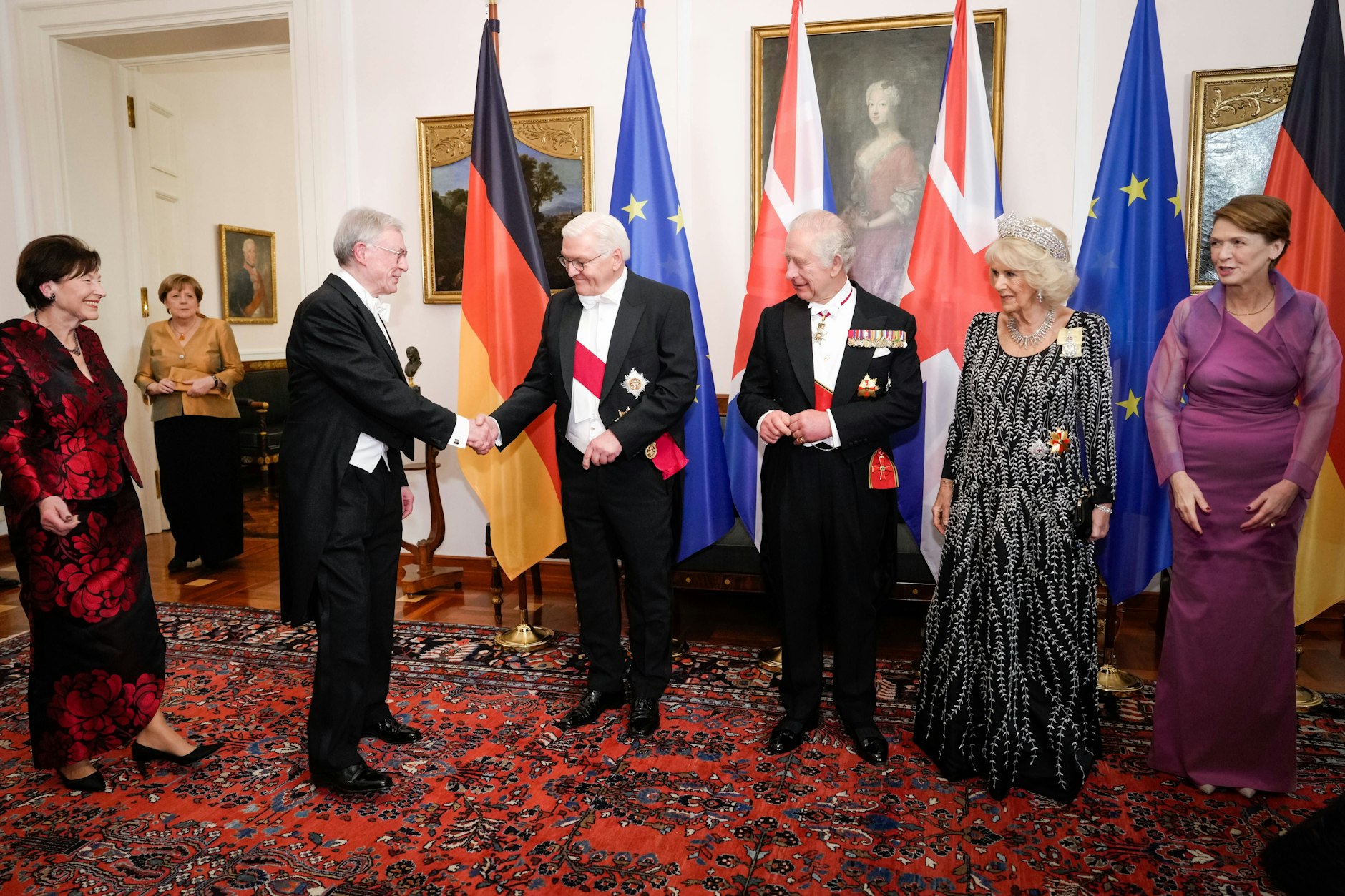 Der ehemalige Bundespräsident Horst Köhler kam natürlich mit seiner Frau Eva Luise Köhler, um Charles und Camilla die Ehre zu erweisen.