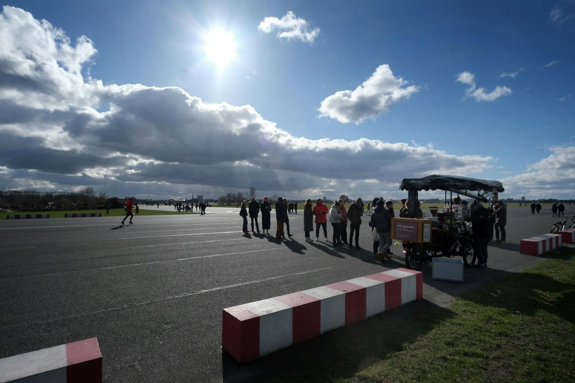 Tempelhofer Feld: 303 Hektar, auf denen Berlin Weite, Ruhe und Frischluft atmet. Wie lange noch?
