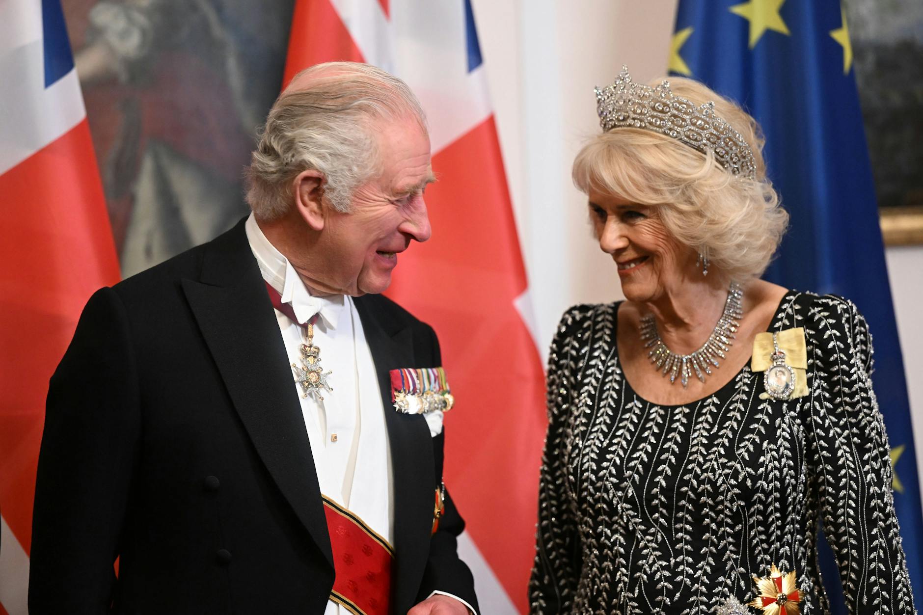 King Charles III and Camilla beim Staatsempfang im Schloss Bellevue.